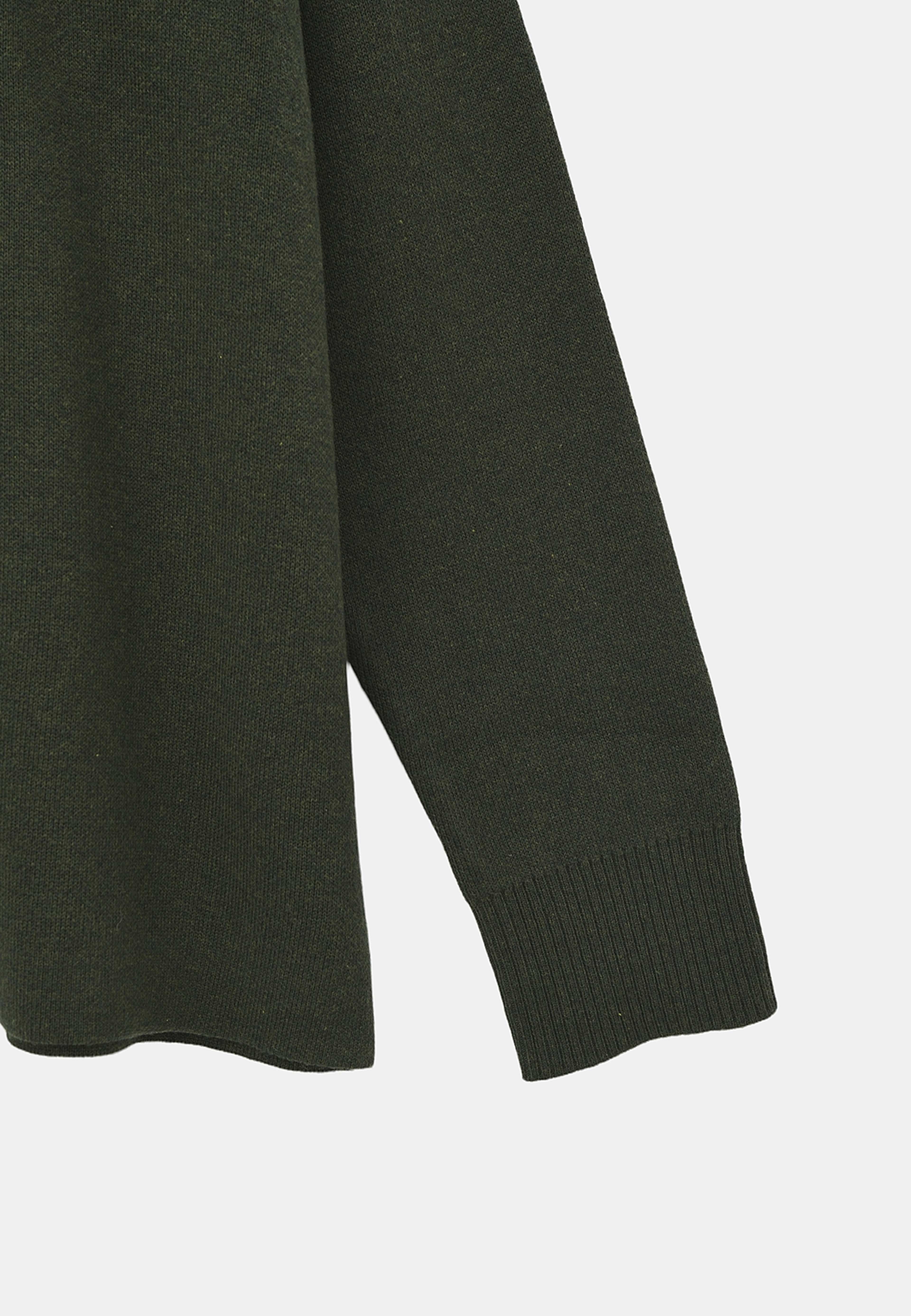 Stickad jumper BELL, från Å WOMAN, i färgen Dk Green. Klicka för att öppna bilden i stort format