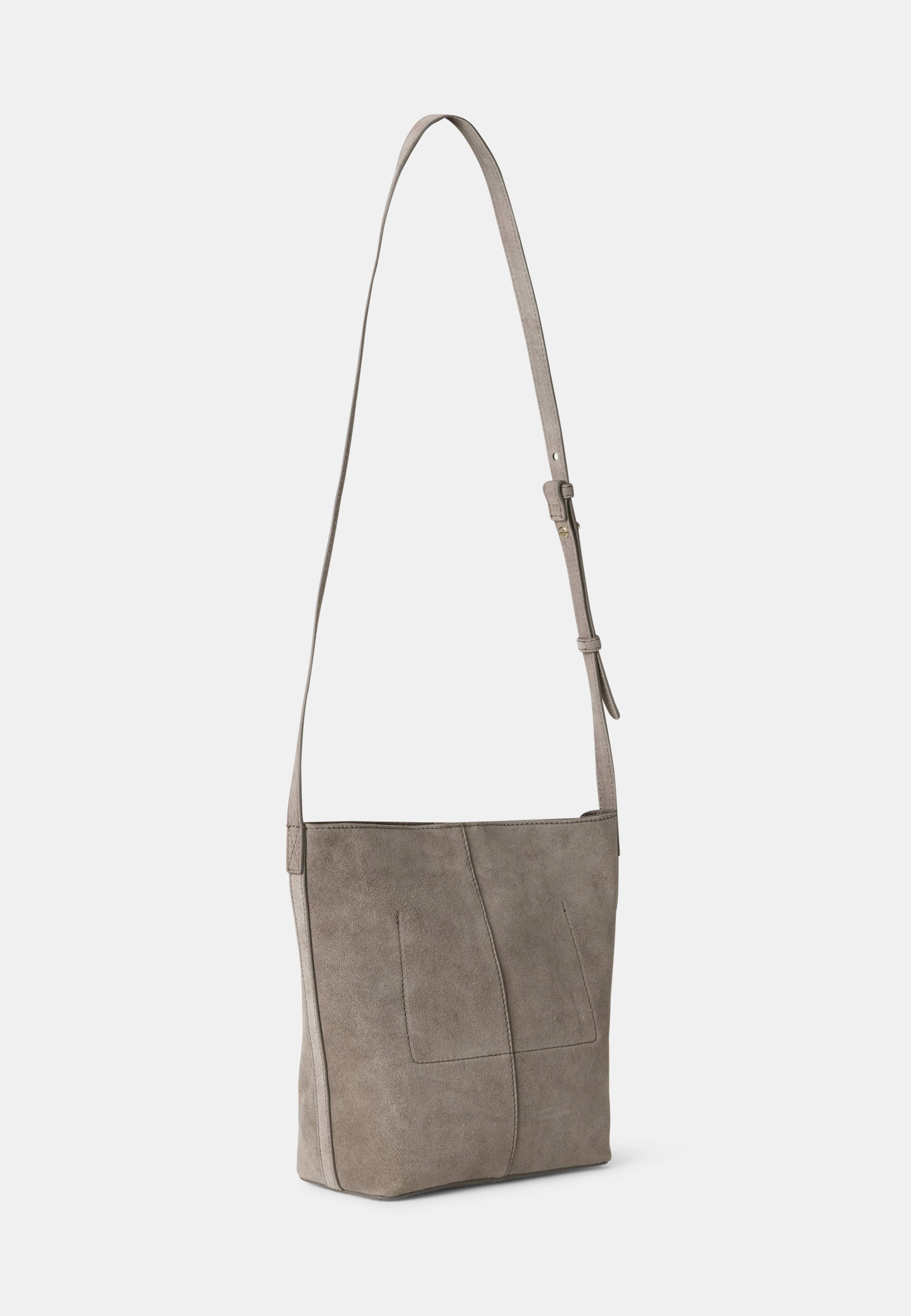 Shopperväska i mocka SARAH, från Wera, i färgen Grey. Klicka för att öppna bilden i stort format
