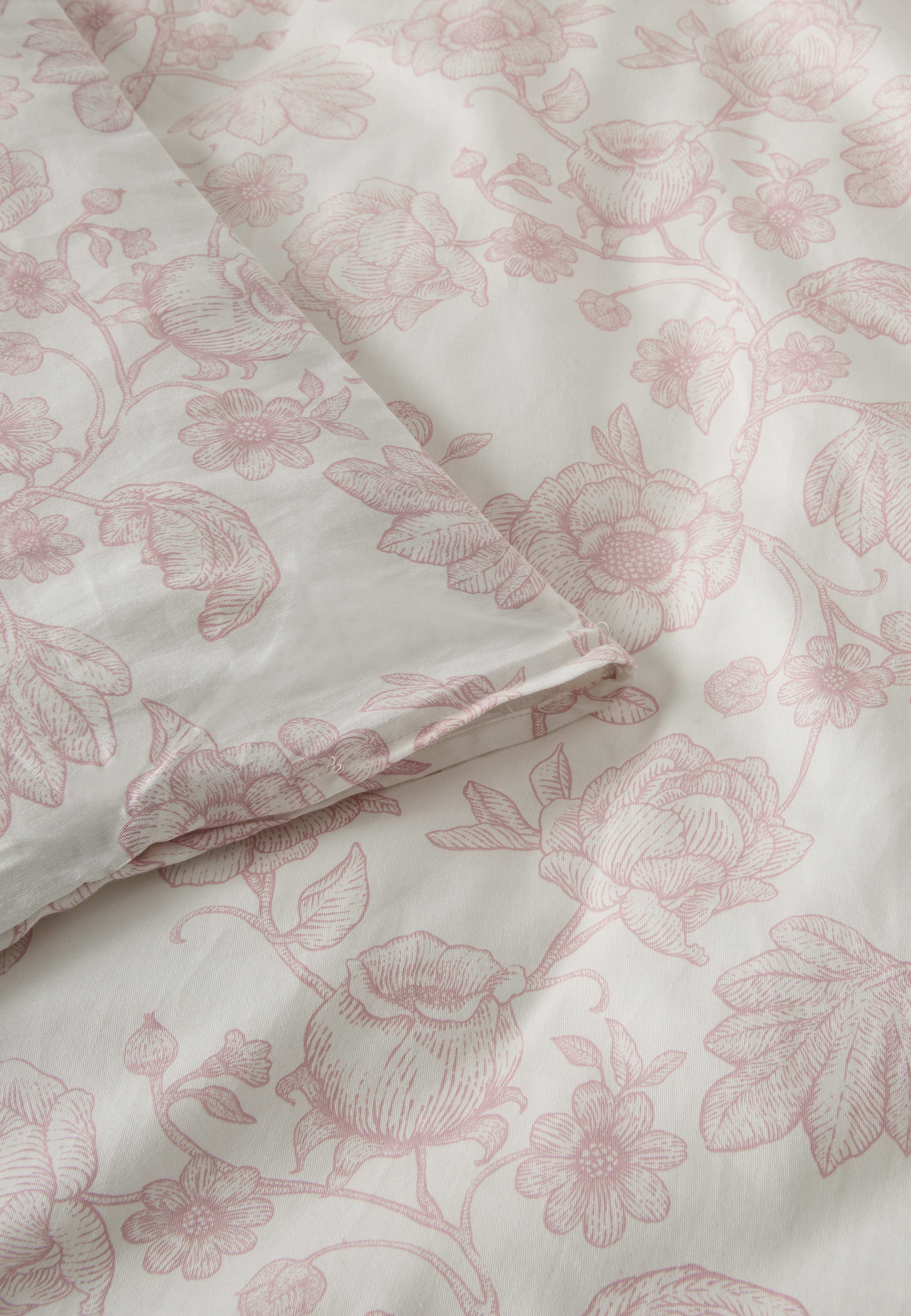 Bäddset i satin ELISE 150x210 cm, från Åhléns Home, i färgen Pink Floral. Klicka för att öppna bilden i stort format