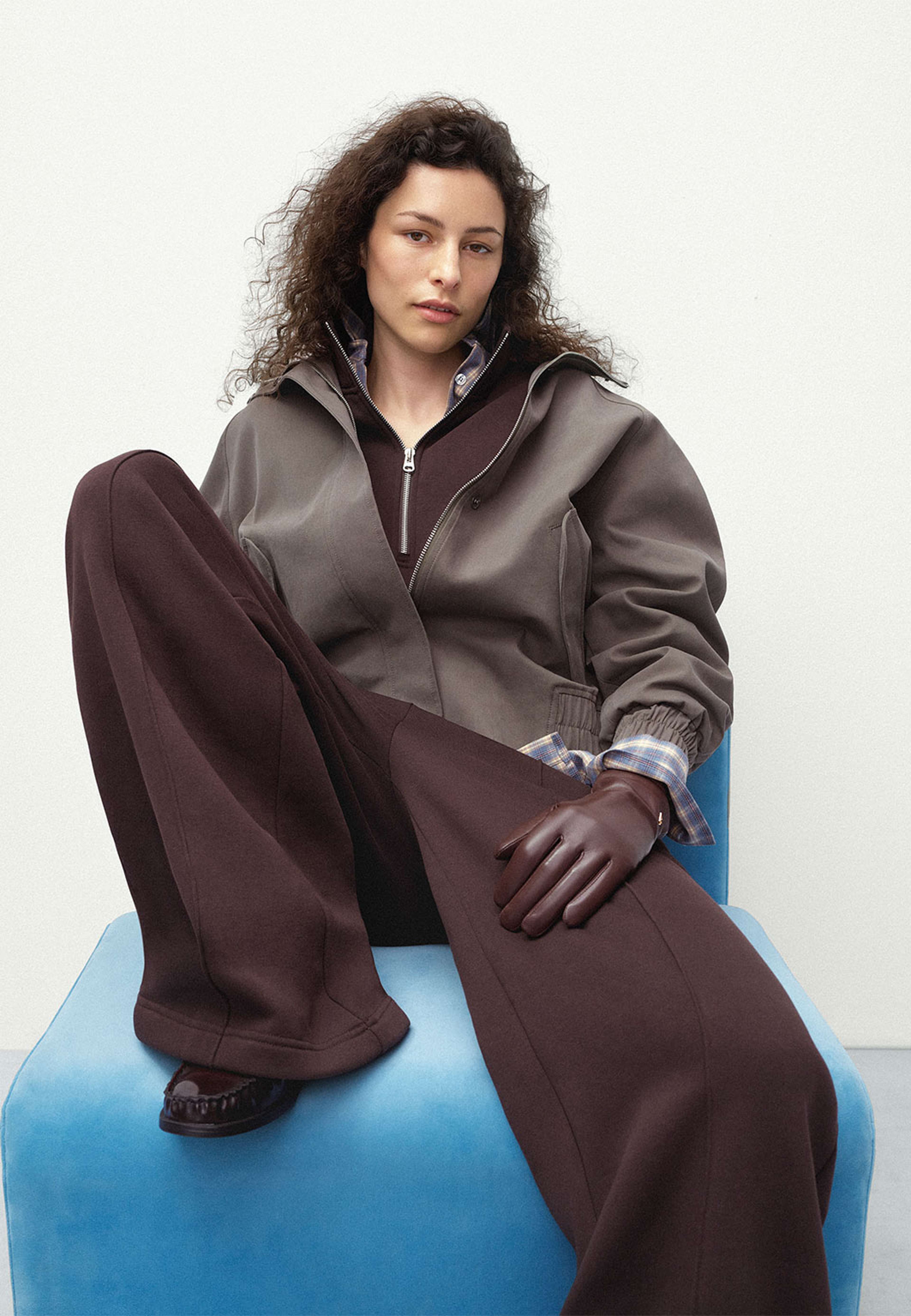 Sweatpants MOLLIE, från Carin Wester, i färgen Dark Brown. Klicka för att öppna bilden i stort format