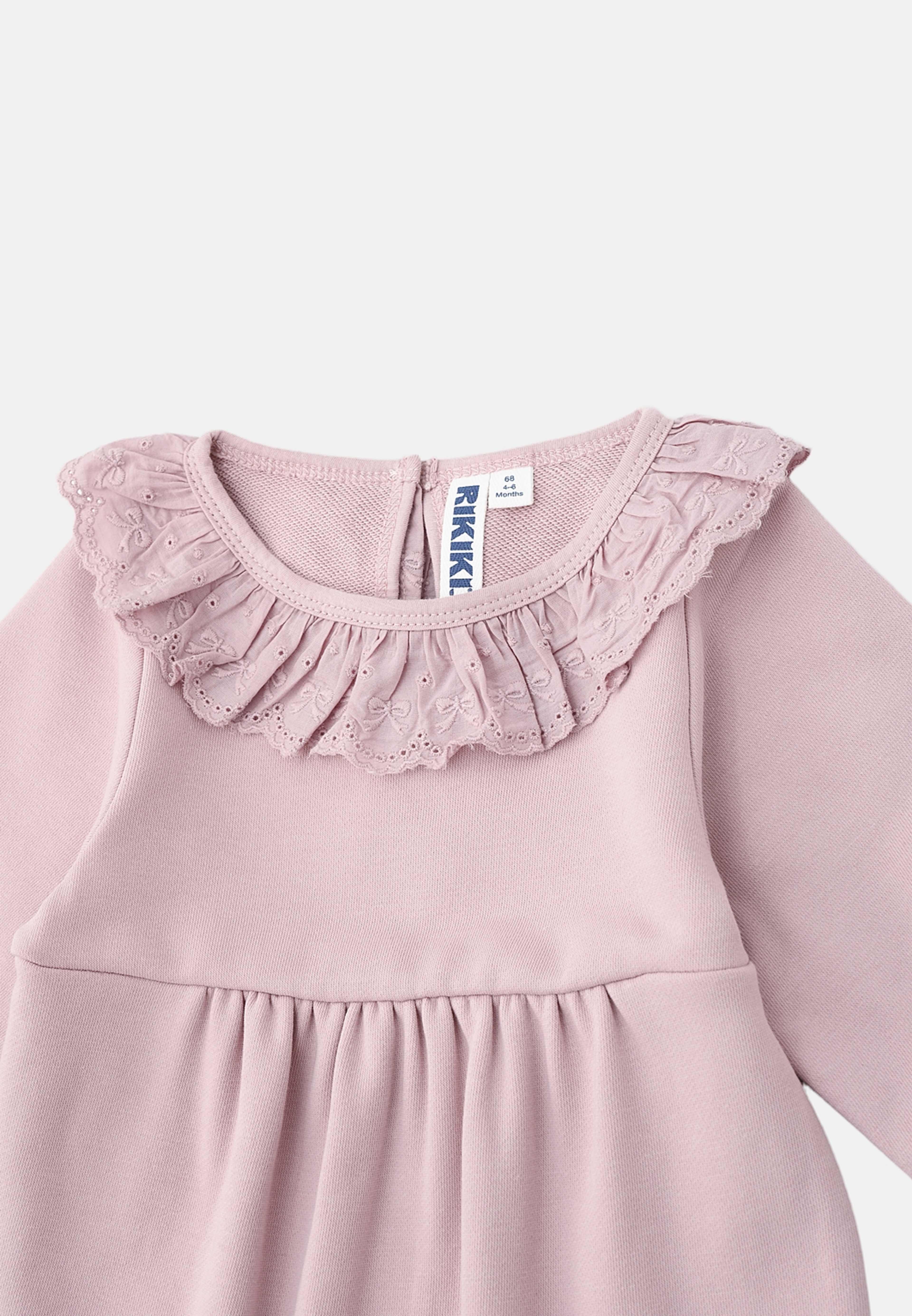 Onesie med volang MOLLY, från RIKIKI, i färgen Pink. Klicka för att öppna bilden i stort format