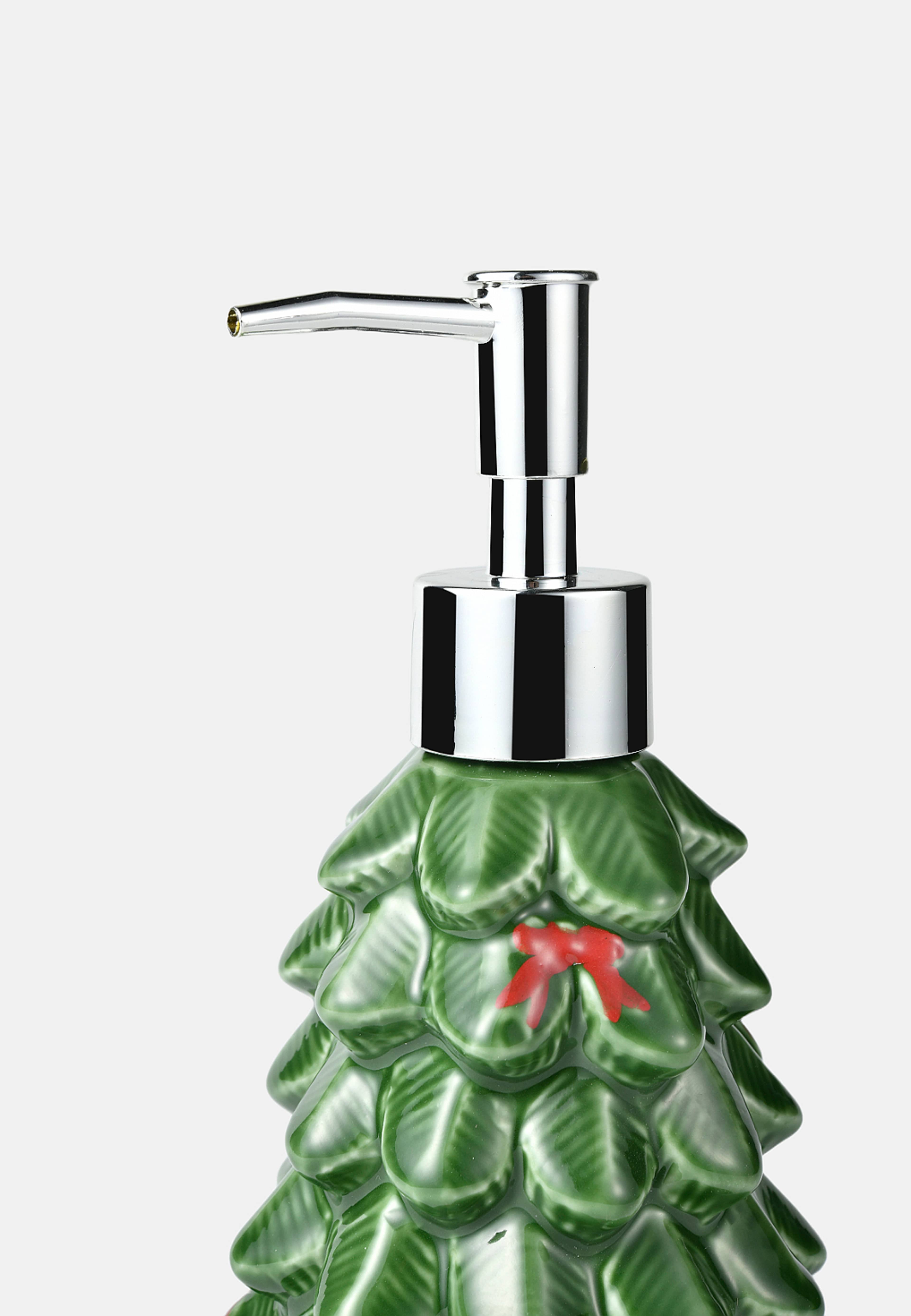 Tvålpump julgran, från Åhléns Home, i färgen Dk Green. Klicka för att öppna bilden i stort format