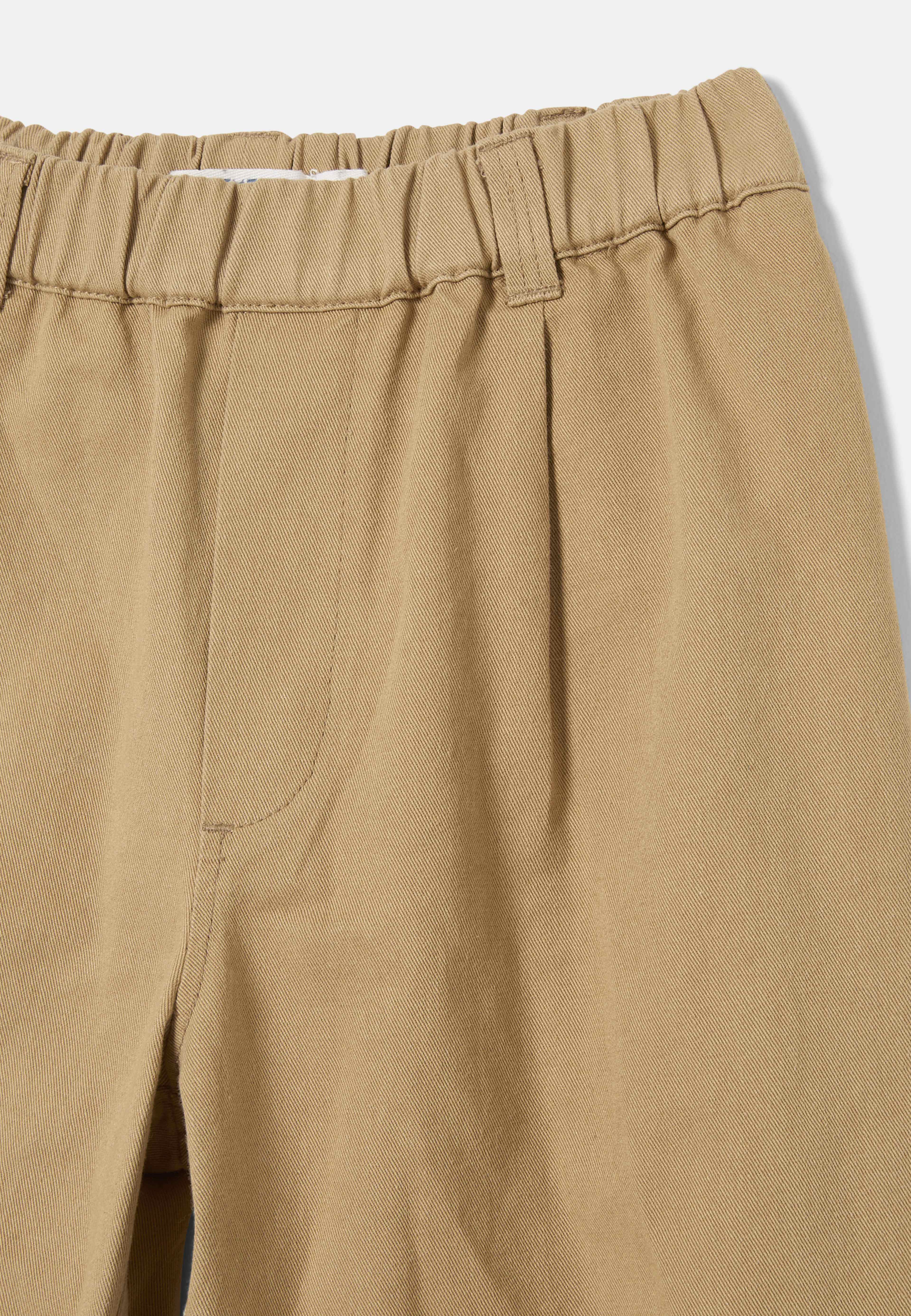 Chinos FENIX, från RIKIKI, i färgen Beige. Klicka för att öppna bilden i stort format