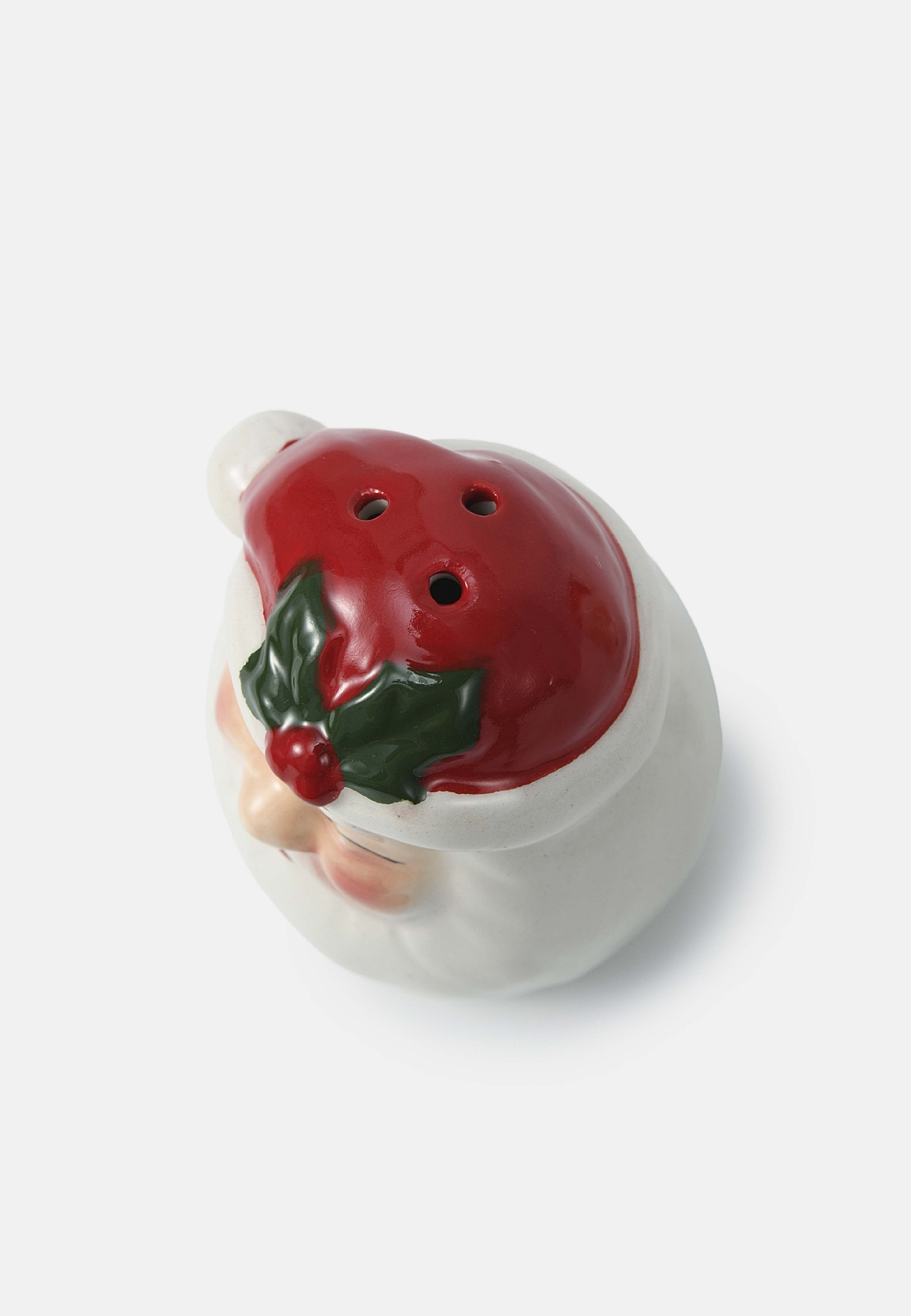 Salt- och pepparkar SANTA, från Åhléns Home, i färgen Red. Klicka för att öppna bilden i stort format