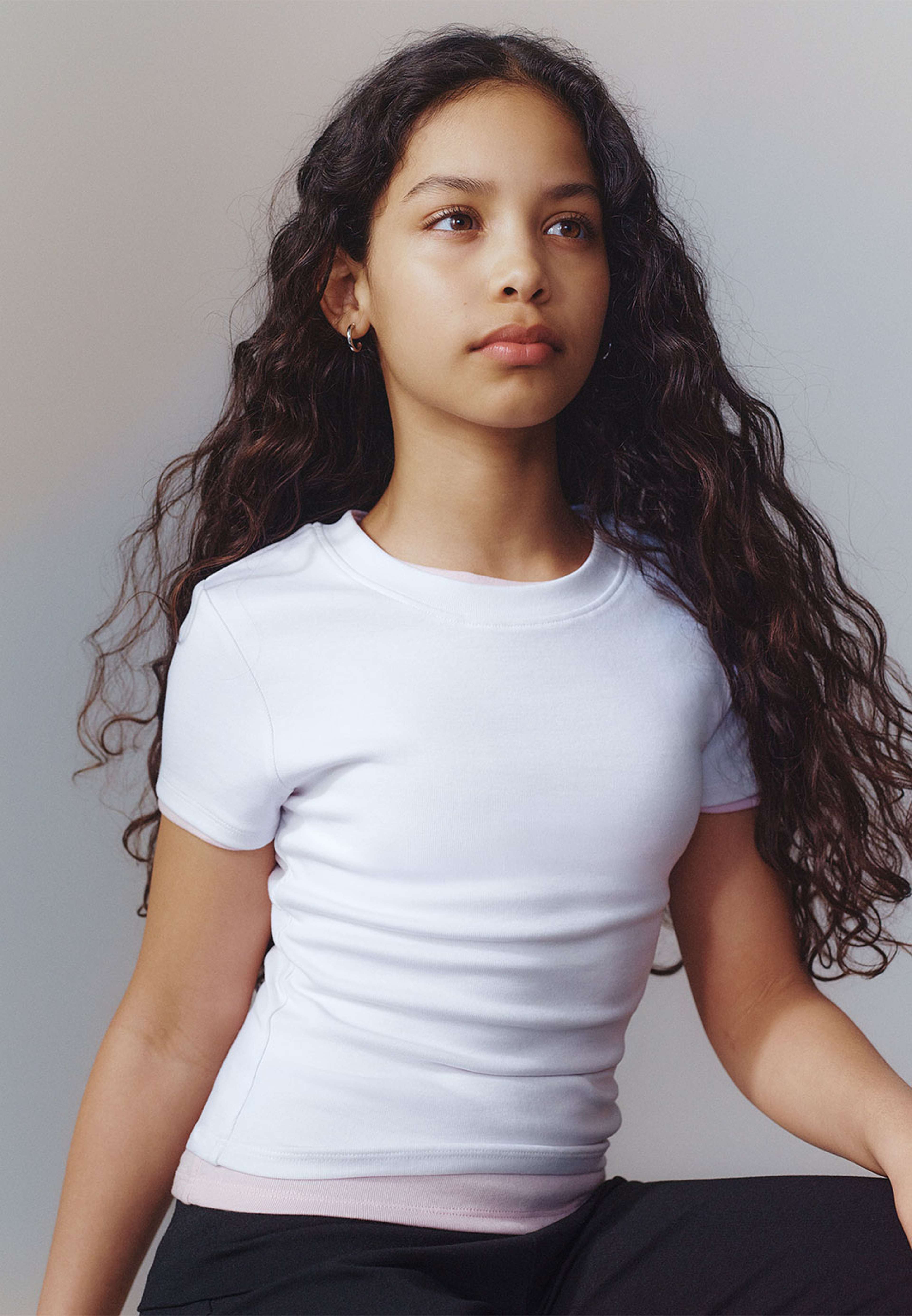 Jerseytopp POPPY, från Å Young, i färgen White. Klicka för att öppna bilden i stort format