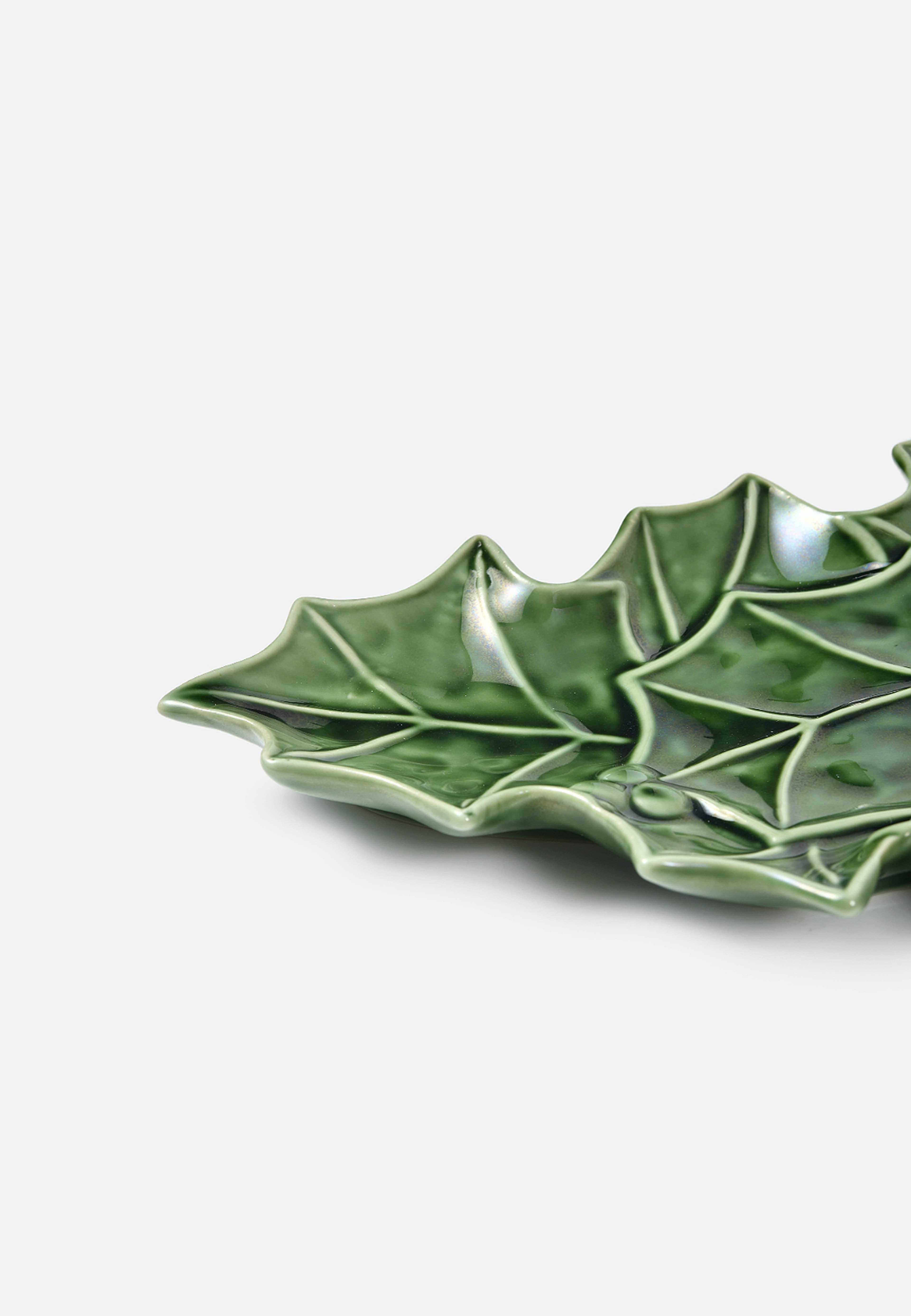 Serveringsfat LEAVES, från Åhléns Home, i färgen Green. Klicka för att öppna bilden i stort format