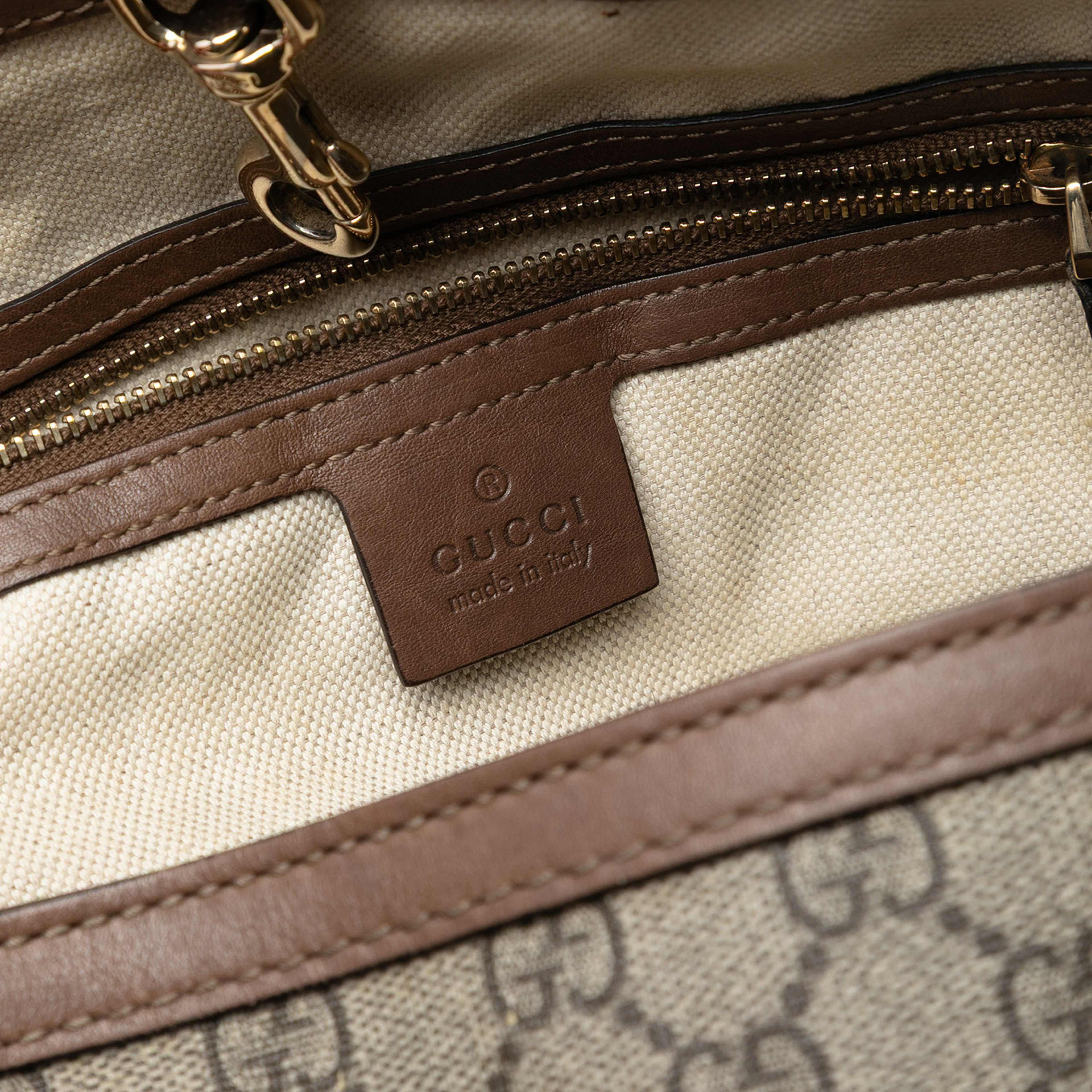 Gucci Gg Supreme Nice Tote, från Luxclusif, i färgen beige. Klicka för att öppna bilden i stort format