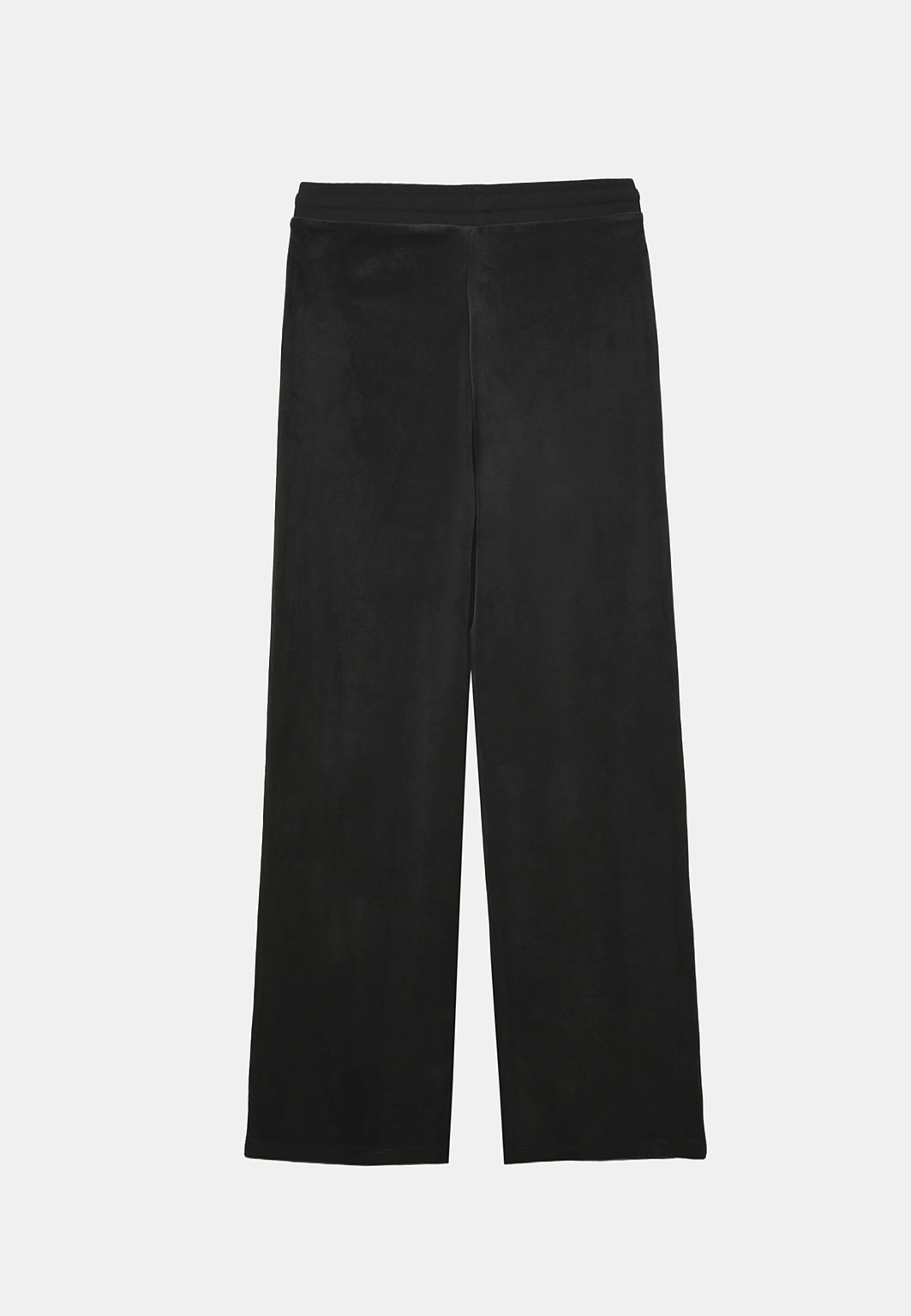 Velourbyxor ESTER, från Å Young, i färgen Black. Klicka för att öppna bilden i stort format