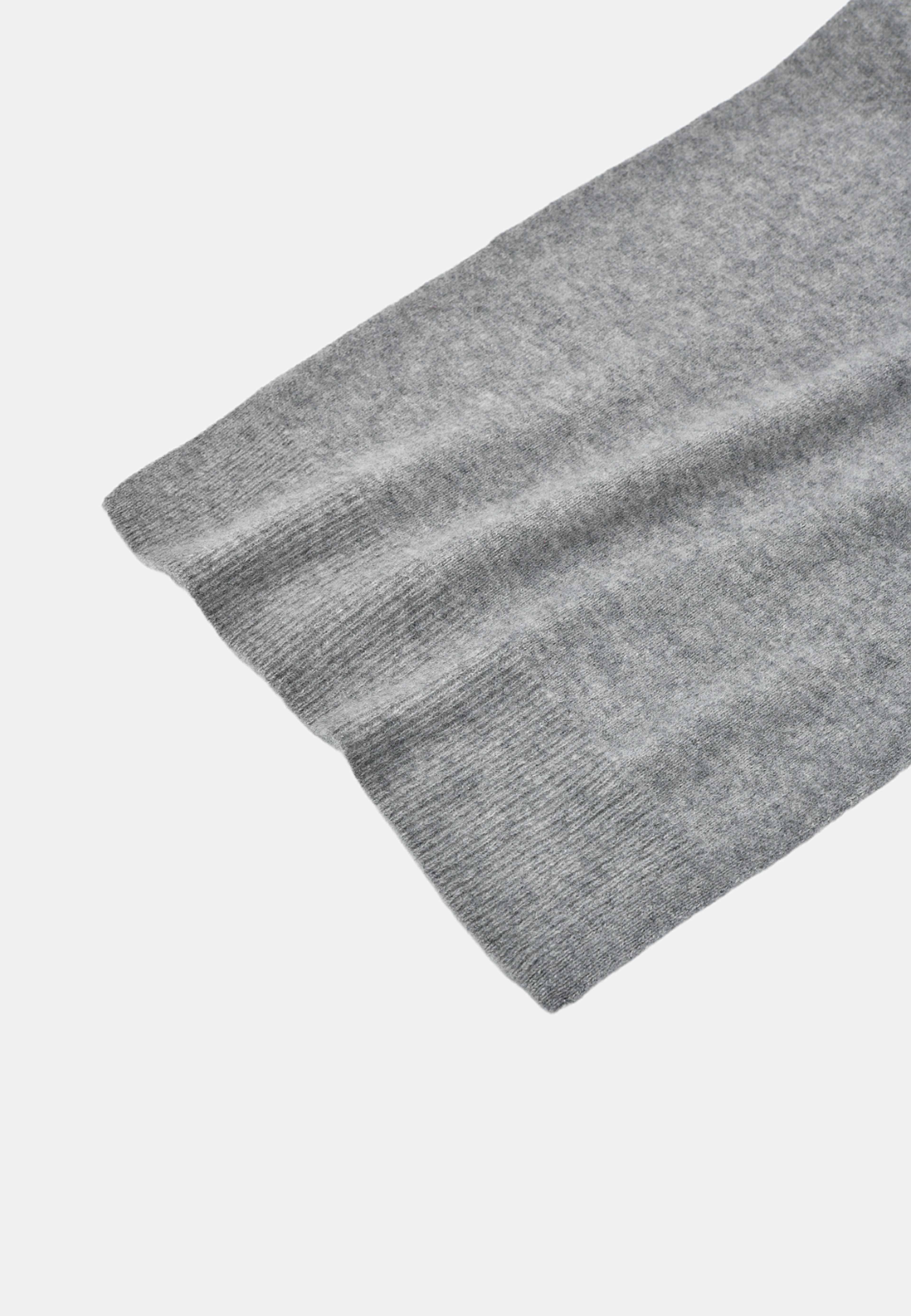 Halsduk i kashmir HILMER, från NORVIE, i färgen Grey Melange. Klicka för att öppna bilden i stort format