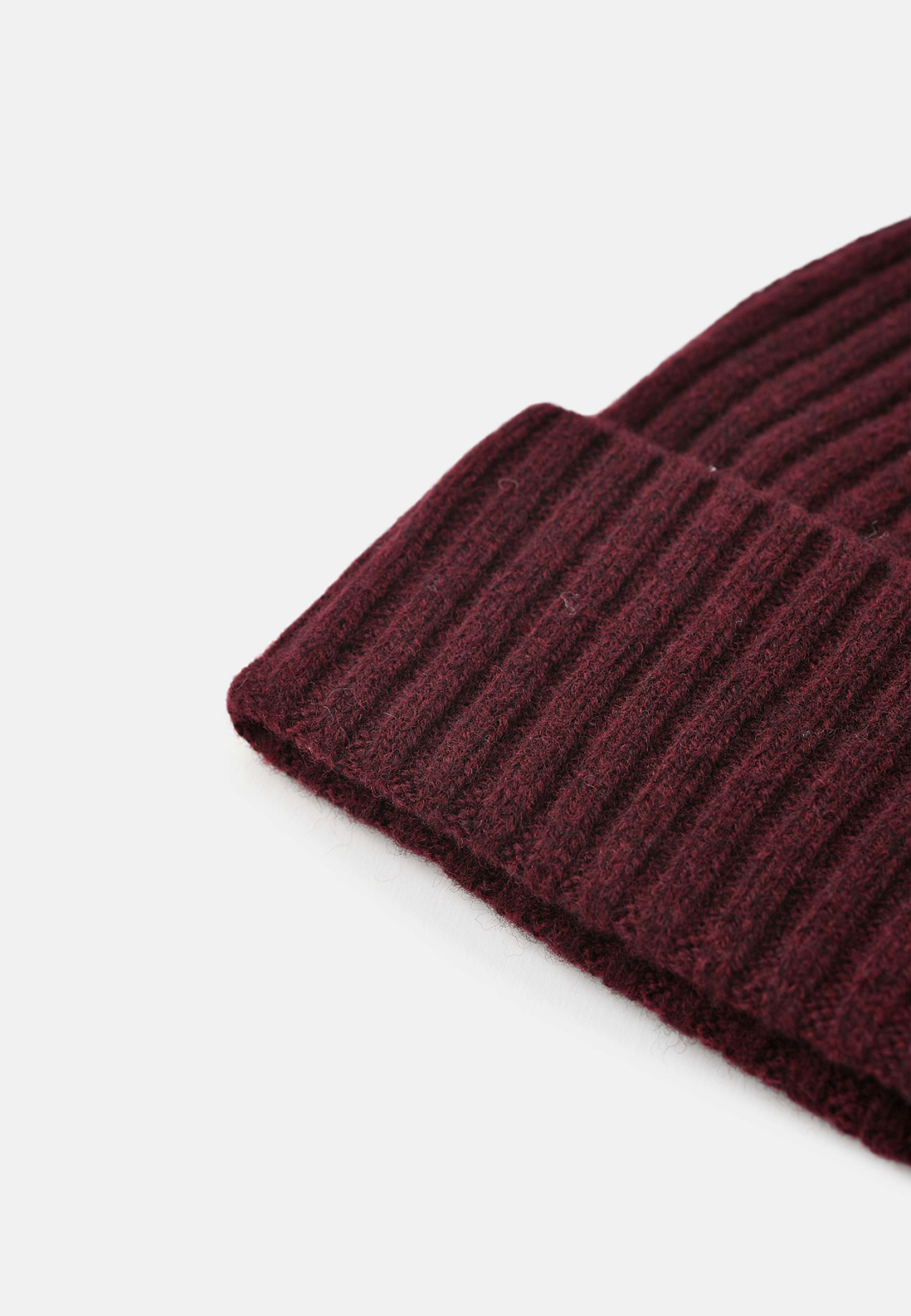 Mössa i ull och kashmir HUGO, från NORVIE, i färgen Wine Red. Klicka för att öppna bilden i stort format