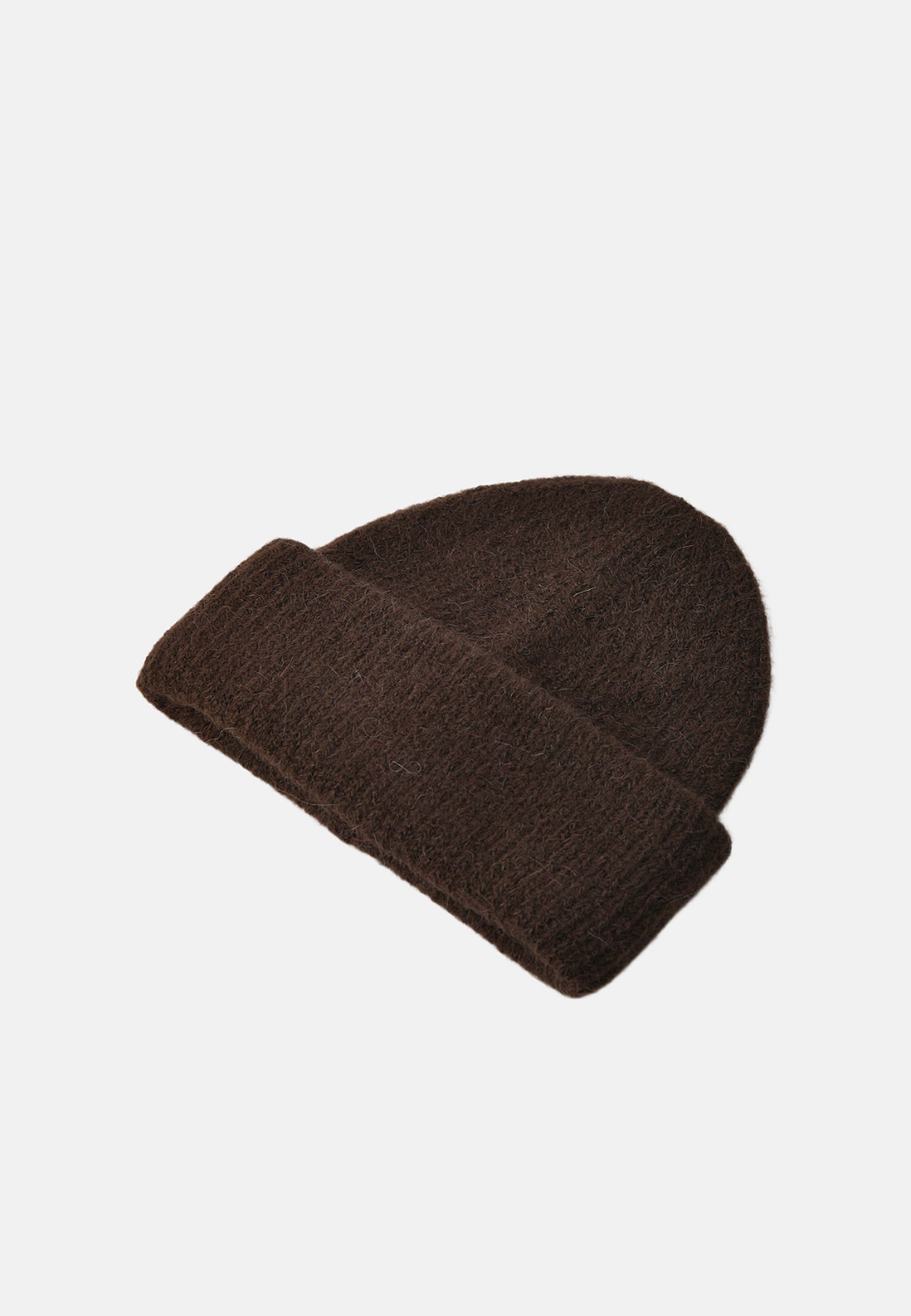 Tjockt stickad mössa JUNI, från Å WOMAN, i färgen Brown. Klicka för att öppna bilden i stort format