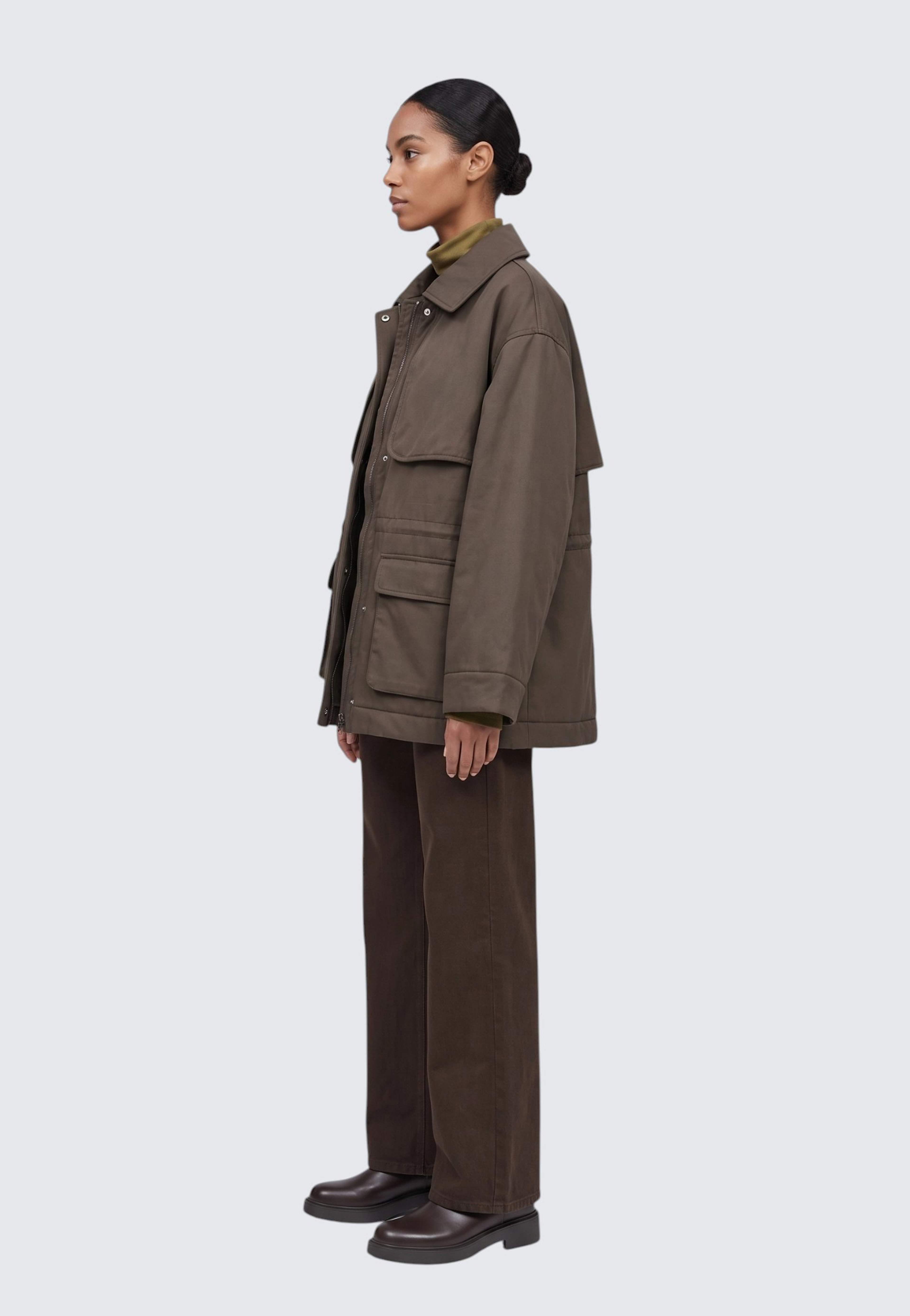 Jacka BIE, från Carin Wester, i färgen Dark Olive. Klicka för att öppna bilden i stort format