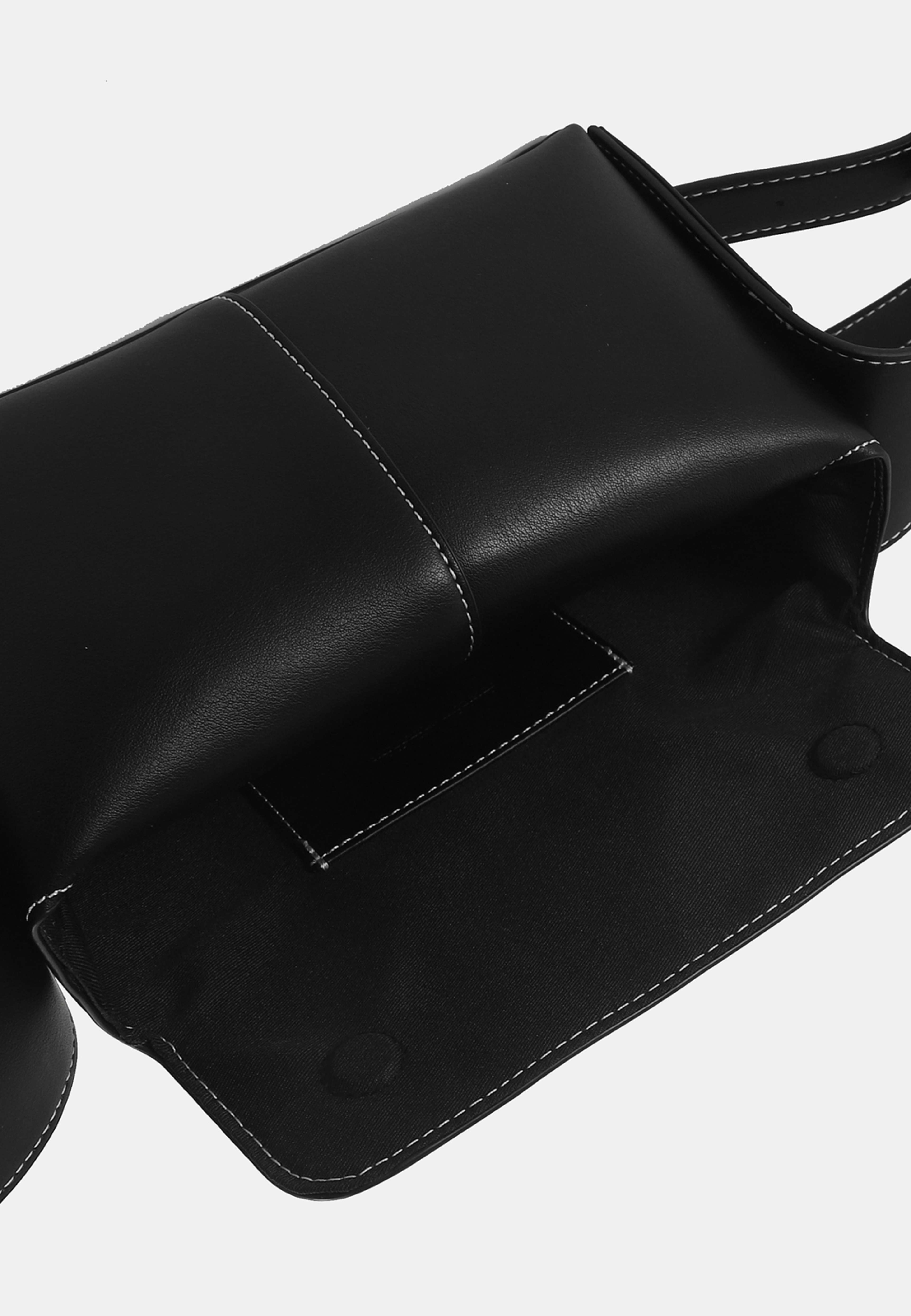Crossbody SIENNA, från Carin Wester, i färgen Black. Klicka för att öppna bilden i stort format