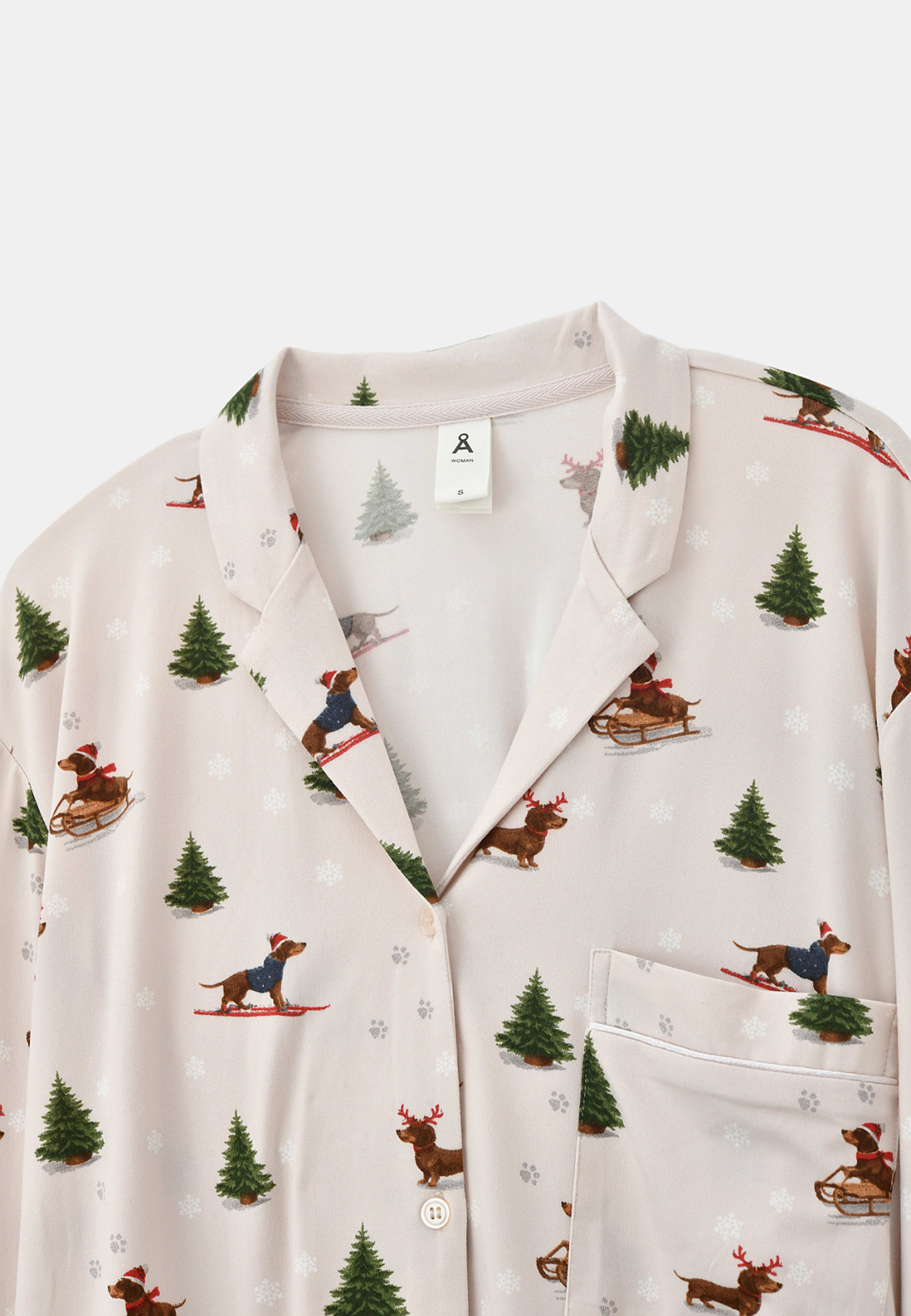 Julpyjamas HOLLY, från Å WOMAN, i färgen Ski Slope Print. Klicka för att öppna bilden i stort format