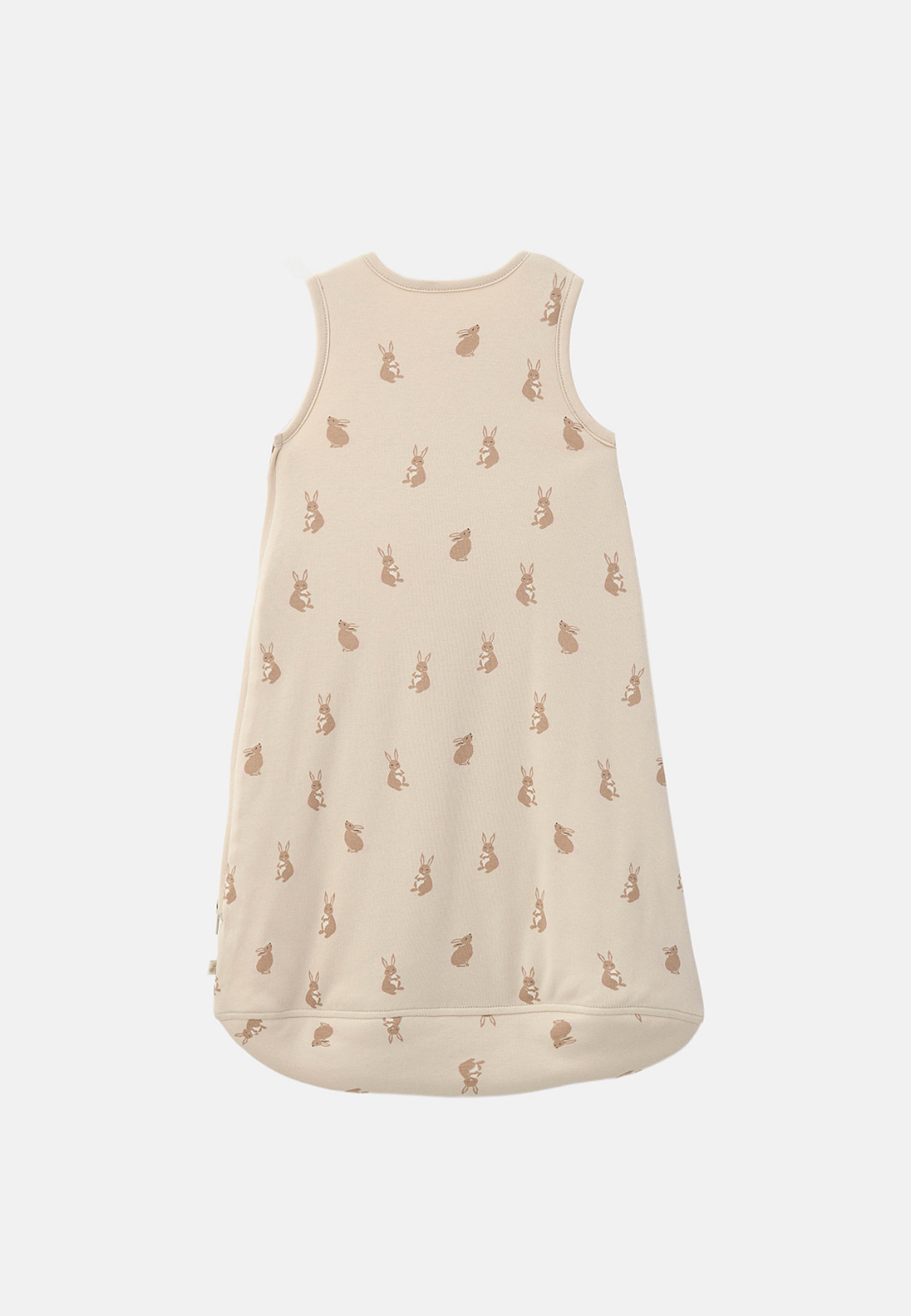Vadderad sovpåse BON, från RIKIKI, i färgen Bunny Darling. Klicka för att öppna bilden i stort format
