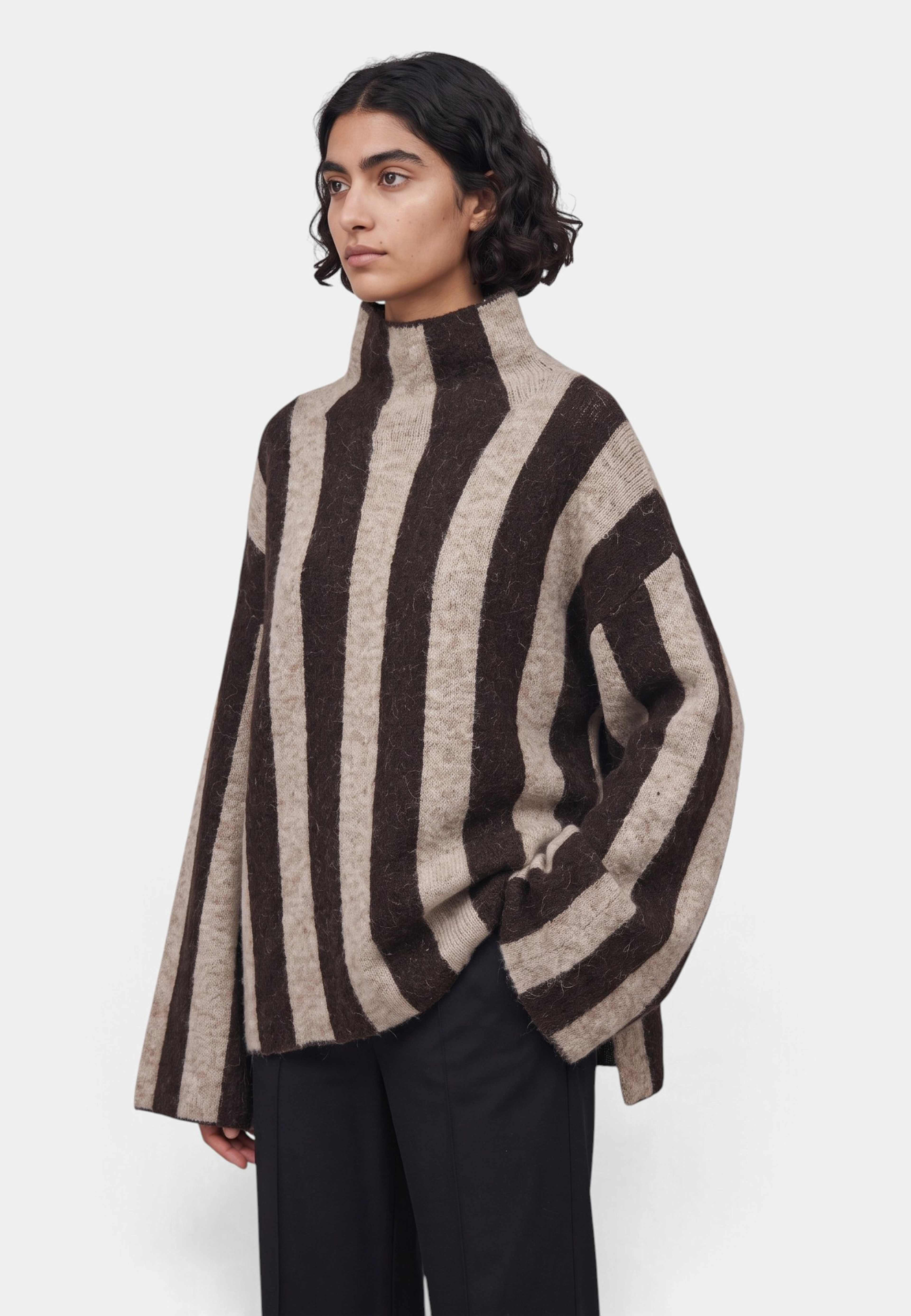 Mönstrad jumper LILLE, från Carin Wester, i färgen Brown Stripe. Klicka för att öppna bilden i stort format