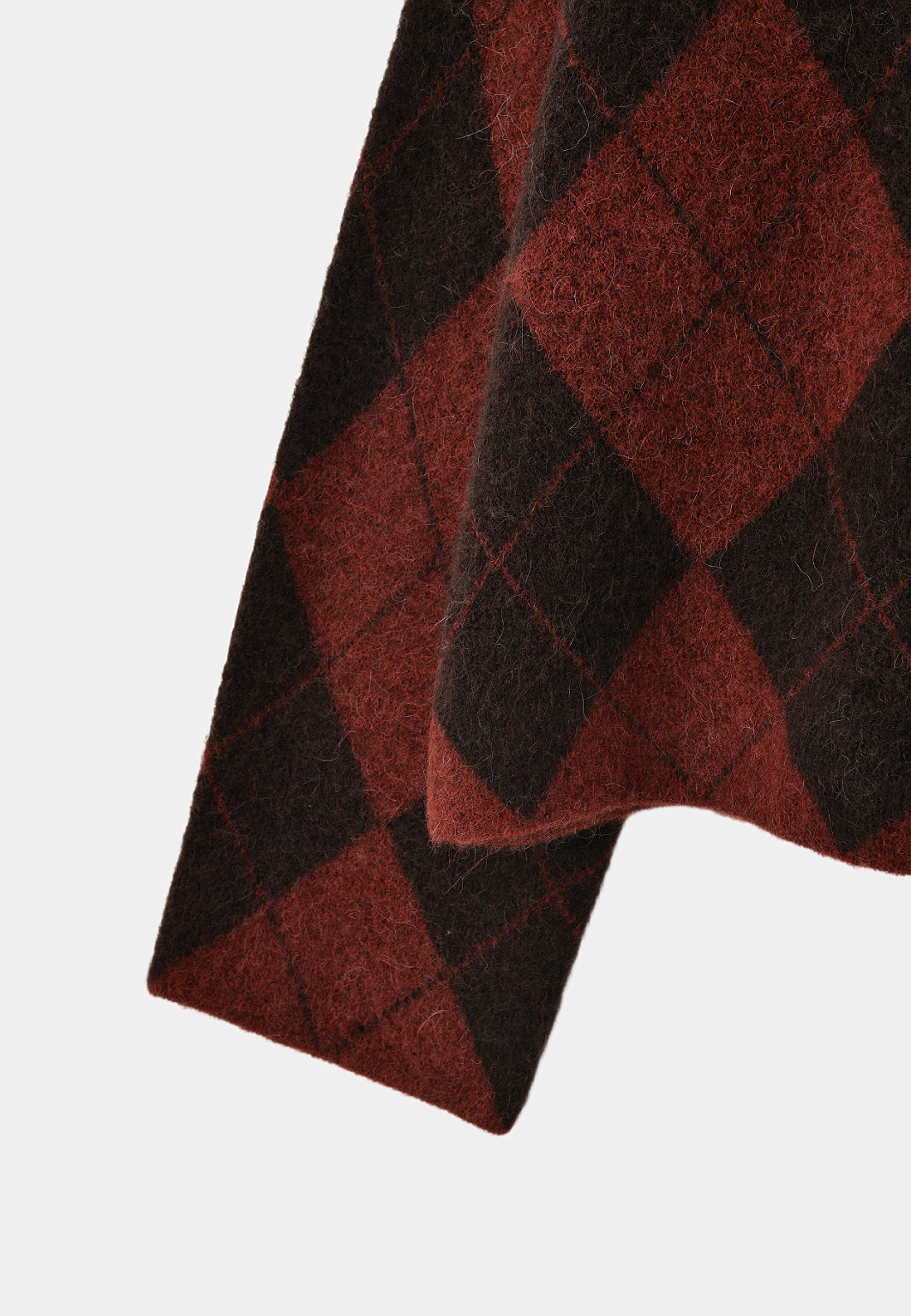 Mönstrad jumper LILLE, från Carin Wester, i färgen Argyle Rust. Klicka för att öppna bilden i stort format