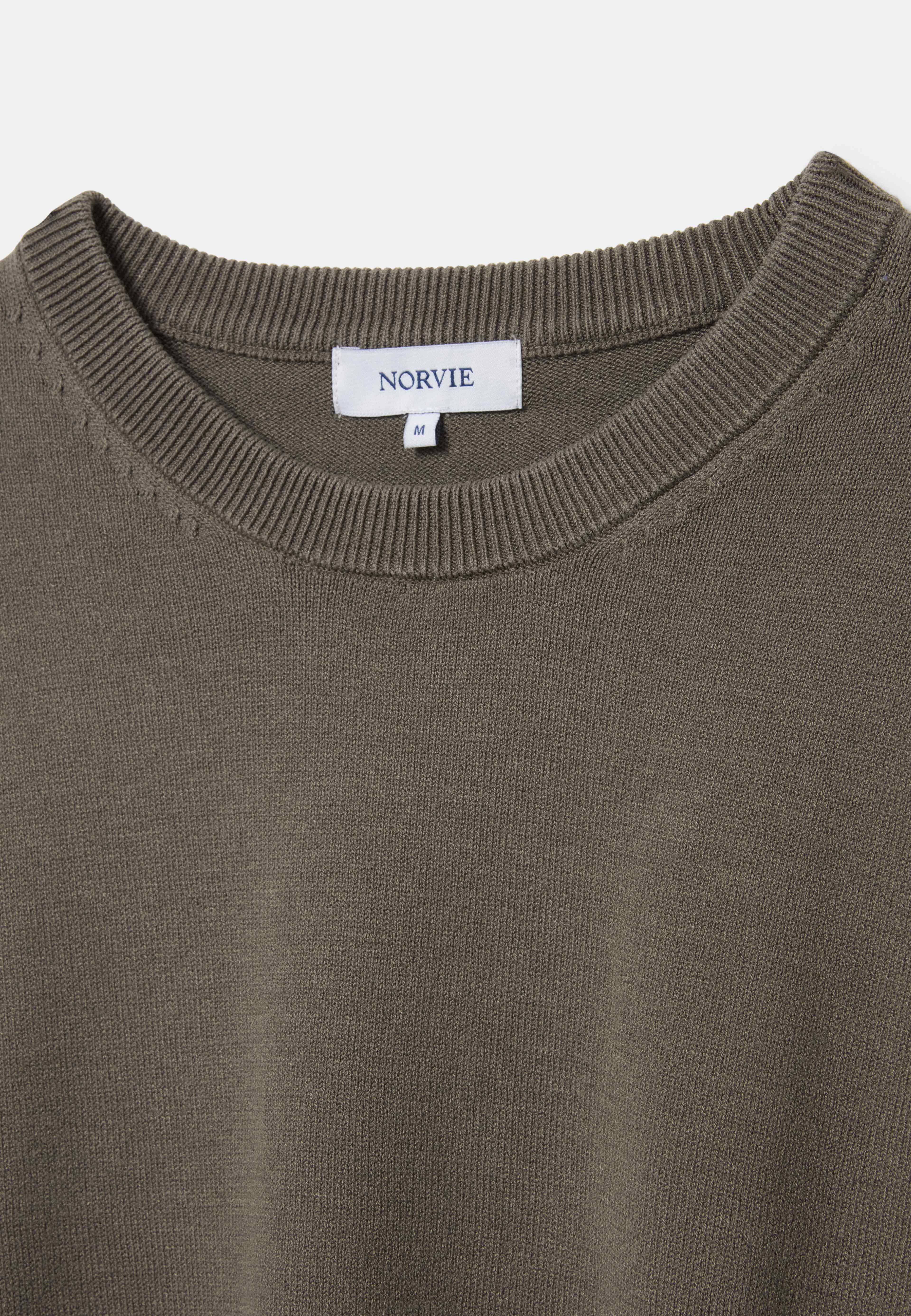 Crew neck CONOR, från NORVIE, i färgen Mole. Klicka för att öppna bilden i stort format