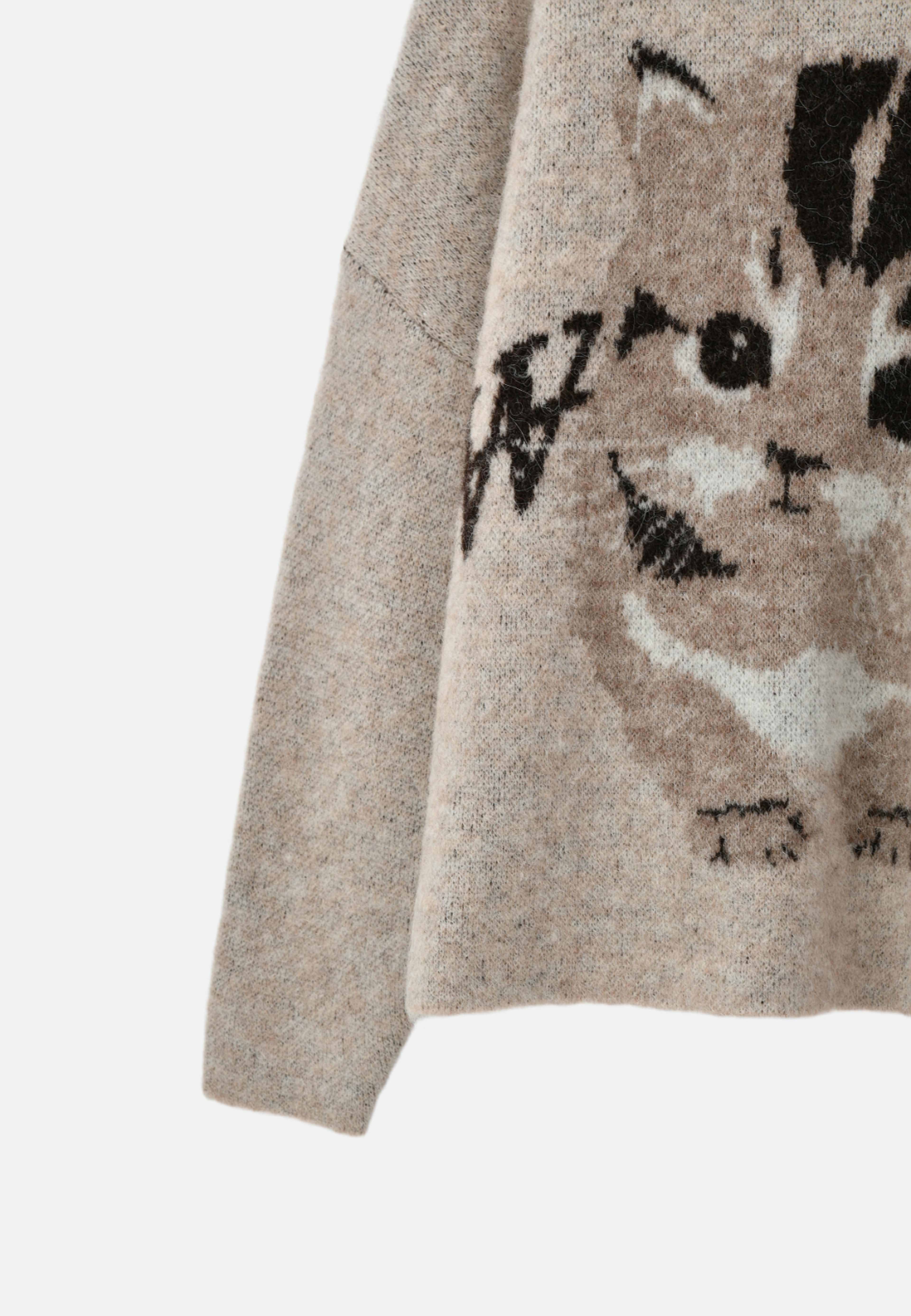 Stickad tröja EVY, från Carin Wester, i färgen Cat monogram. Klicka för att öppna bilden i stort format