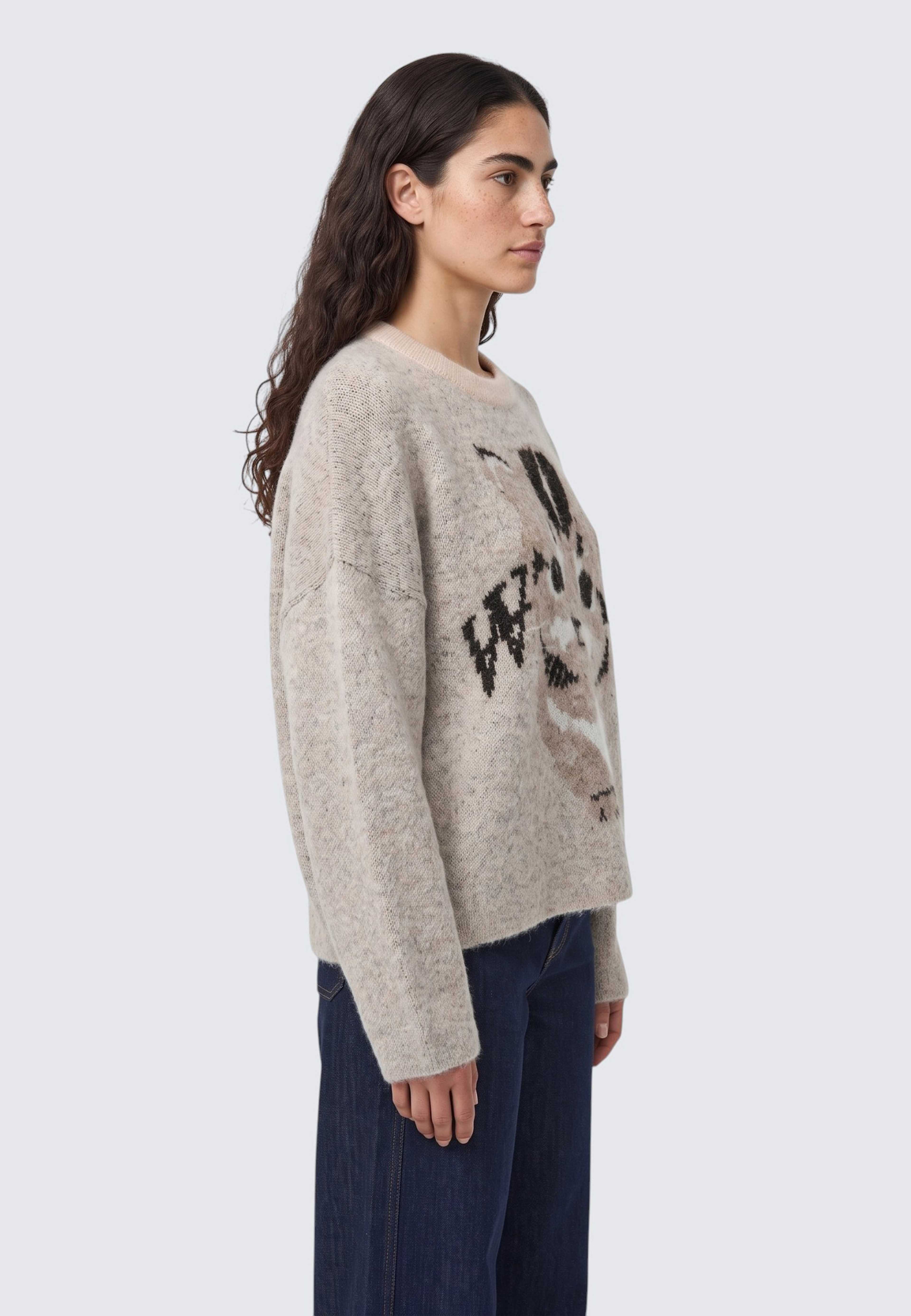 Stickad tröja EVY, från Carin Wester, i färgen Cat monogram. Klicka för att öppna bilden i stort format