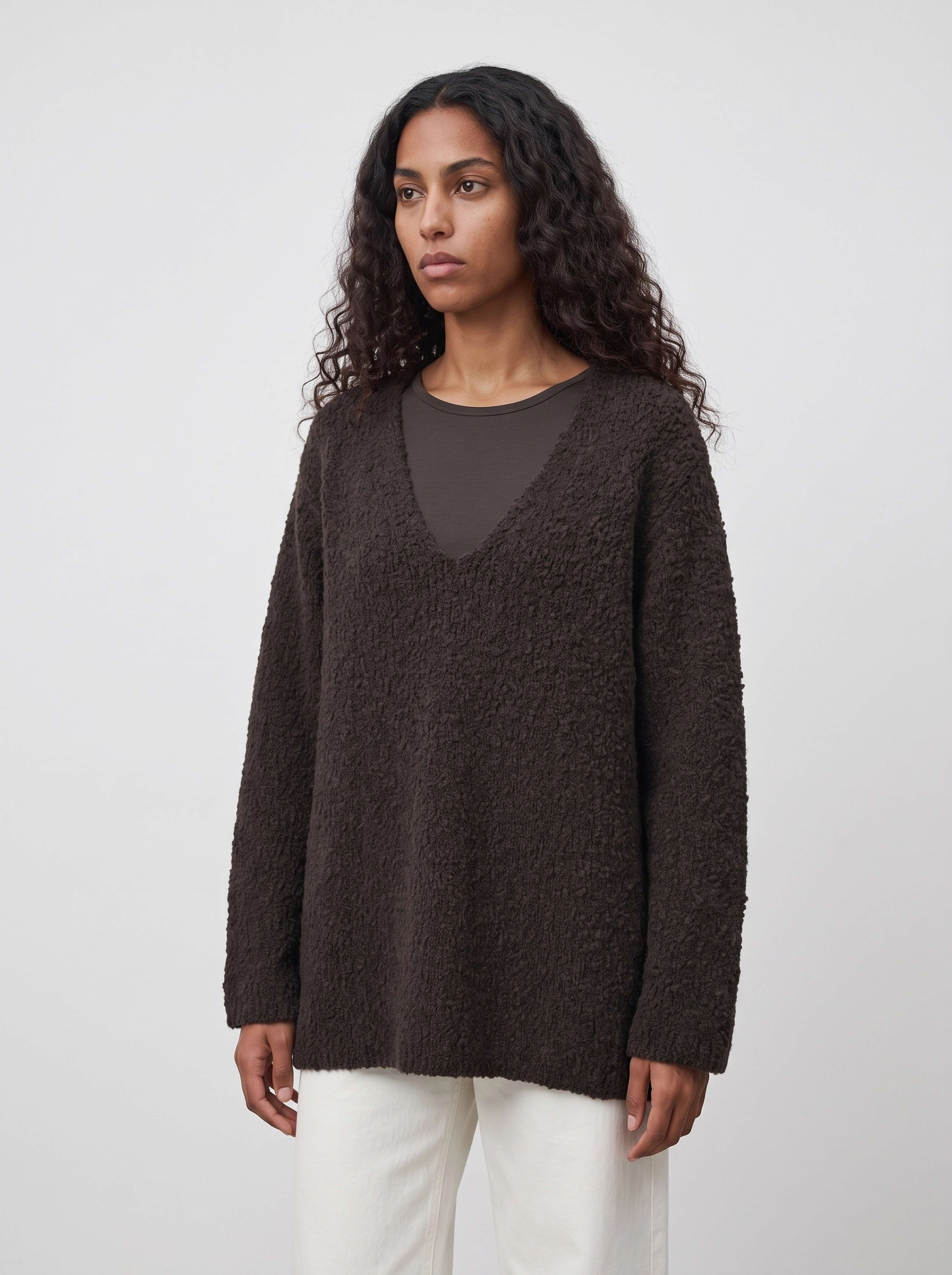 V-ringad jumper LUCELLA, från Carin Wester, i färgen Brown. Klicka för att öppna bilden i stort format