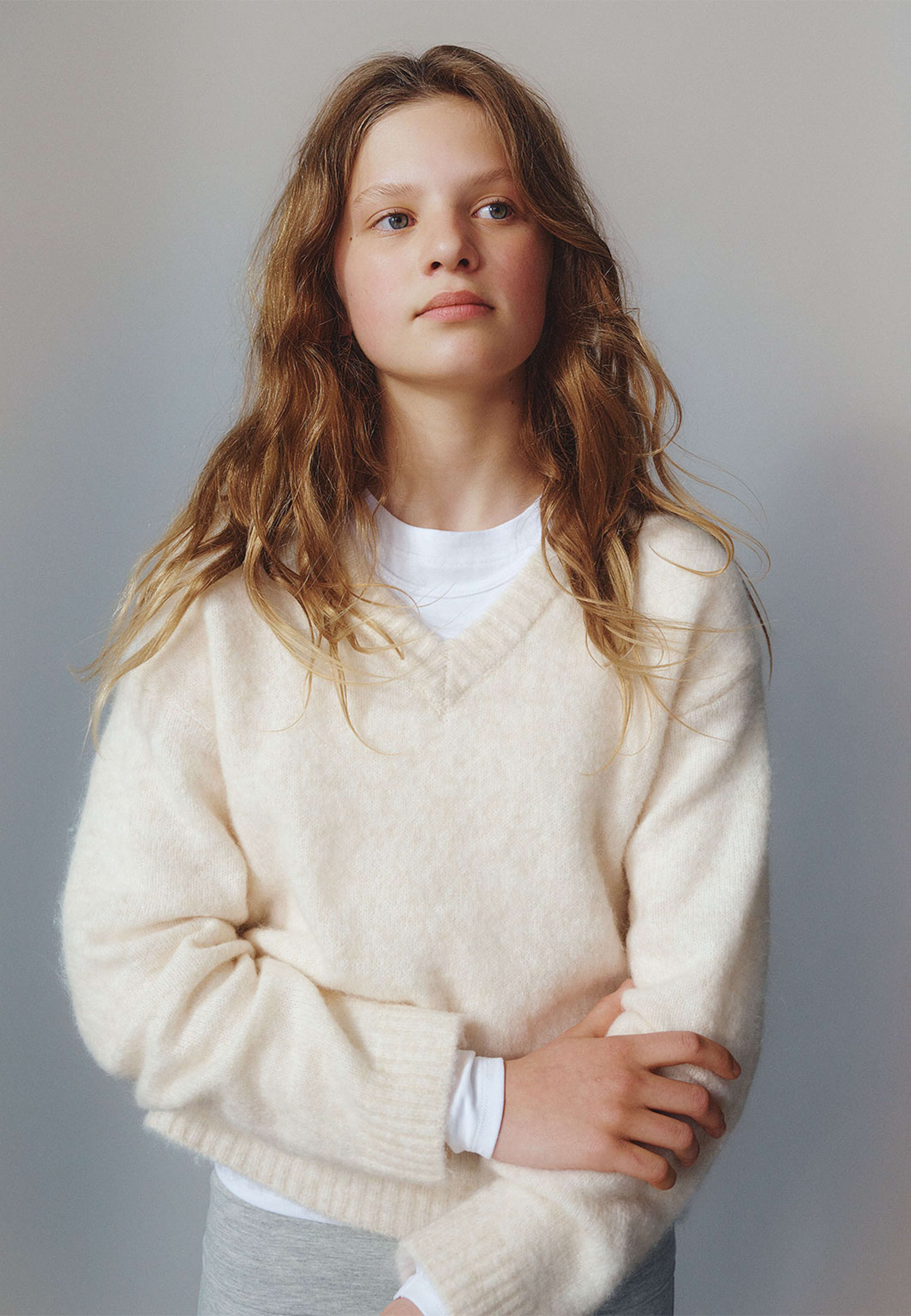 Långärmad topp INDIE, från Å Young, i färgen White. Klicka för att öppna bilden i stort format