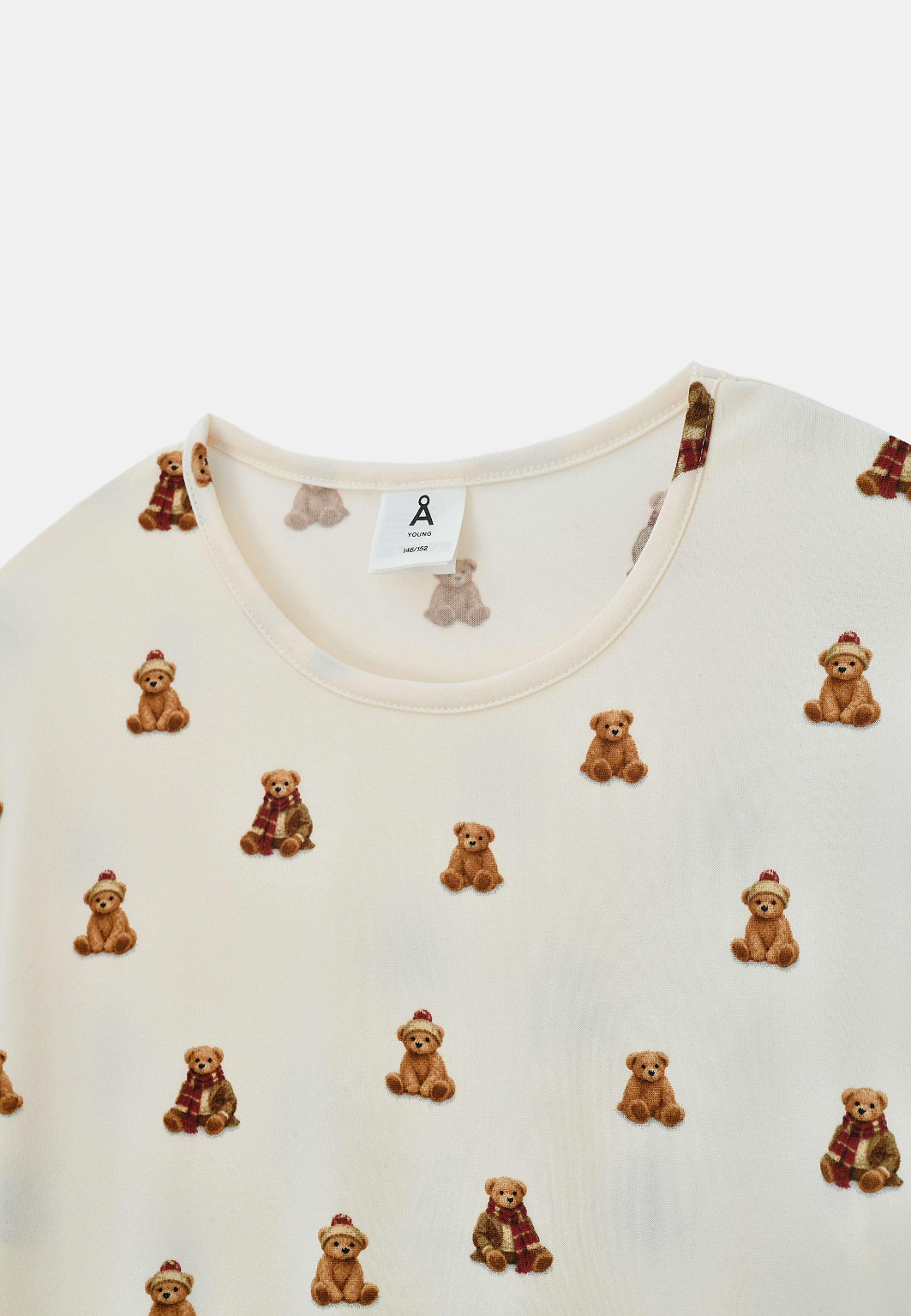 Pyjamas LINNEA, från Å Young, i färgen Bear. Klicka för att öppna bilden i stort format