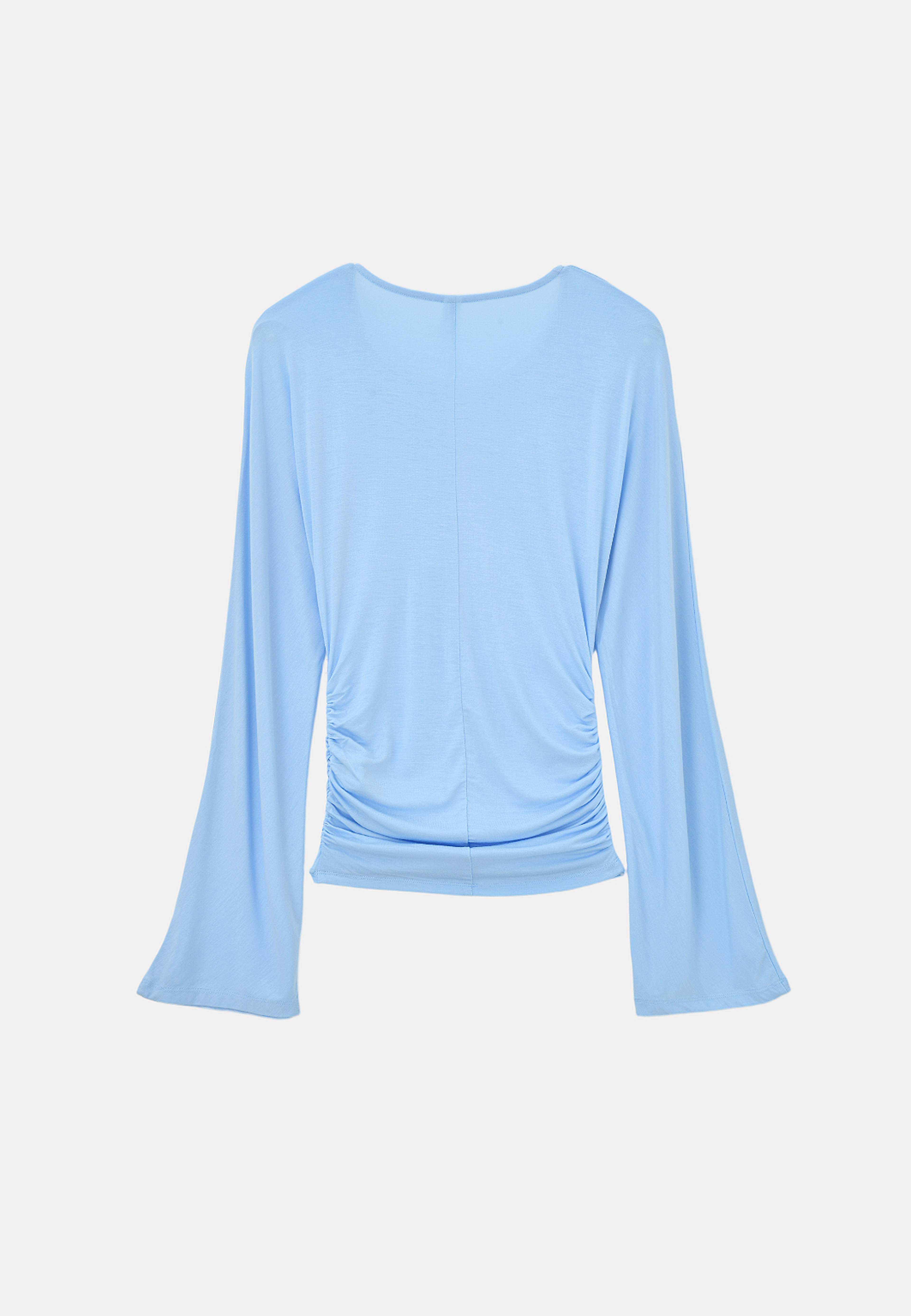 Bat wing jerseytopp EMILY, från Å Young, i färgen Light Blue. Klicka för att öppna bilden i stort format