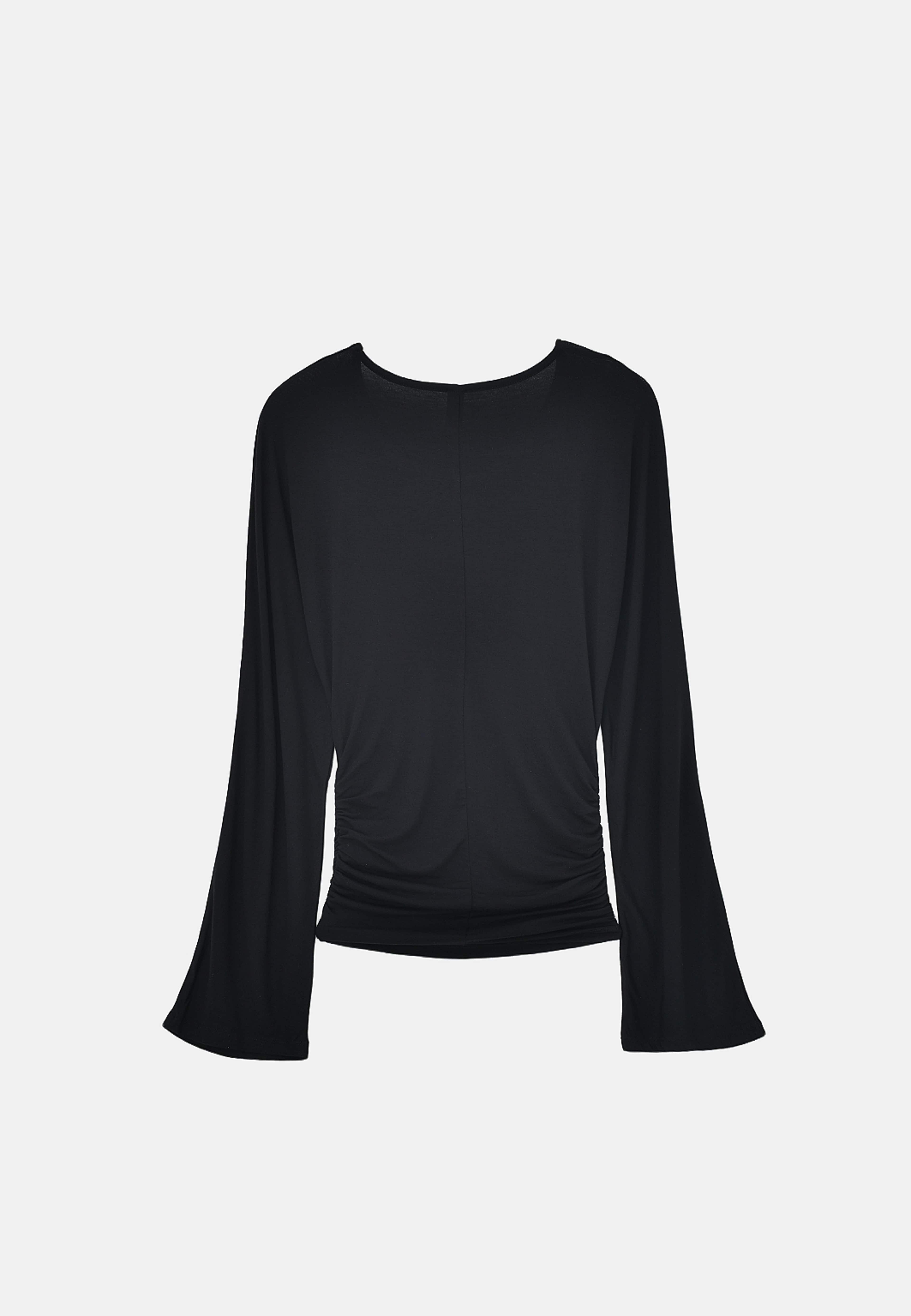 Bat wing jerseytopp EMILY, från Å Young, i färgen Black. Klicka för att öppna bilden i stort format