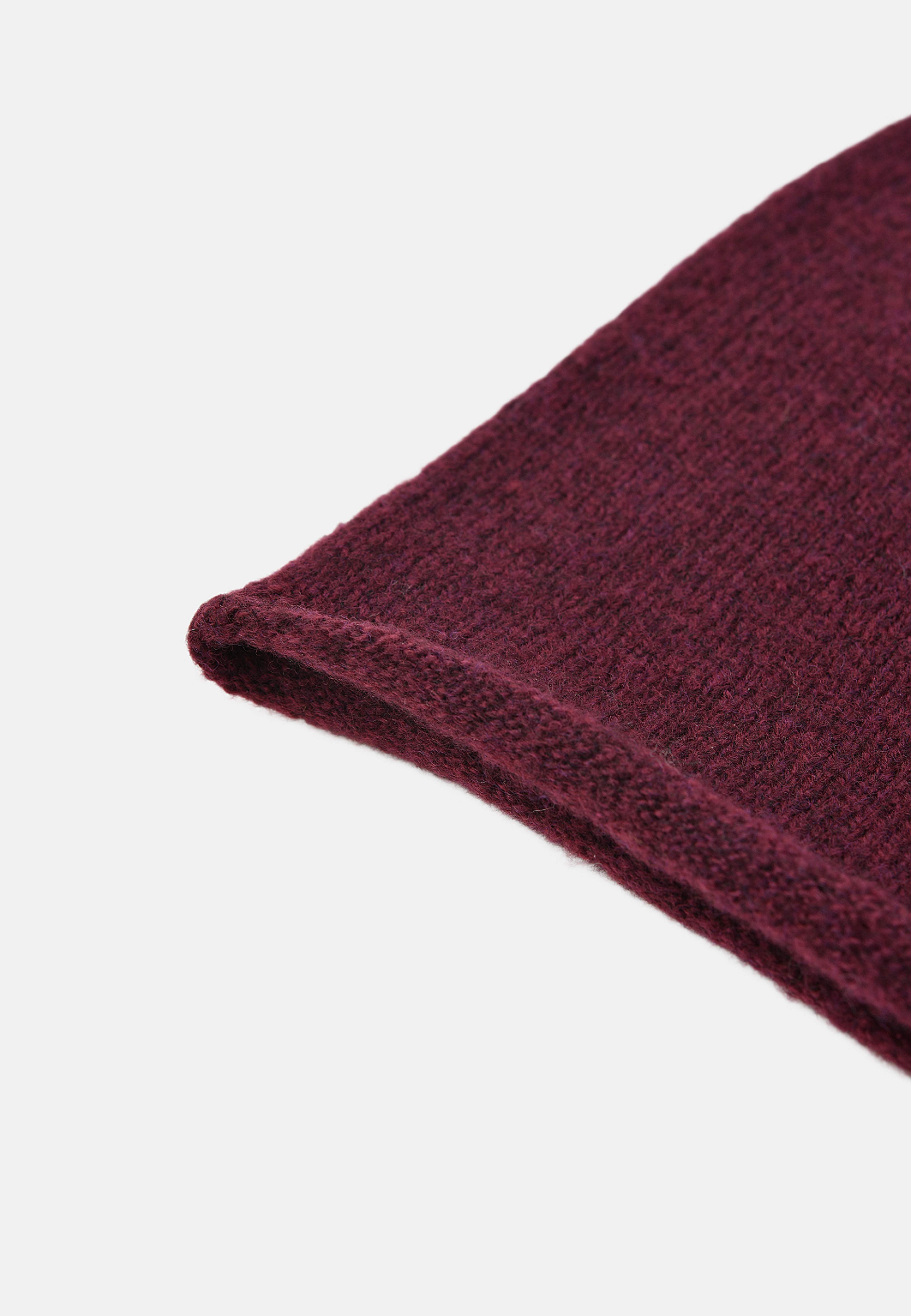 Mössa INA, från Å WOMAN, i färgen Wine Red. Klicka för att öppna bilden i stort format