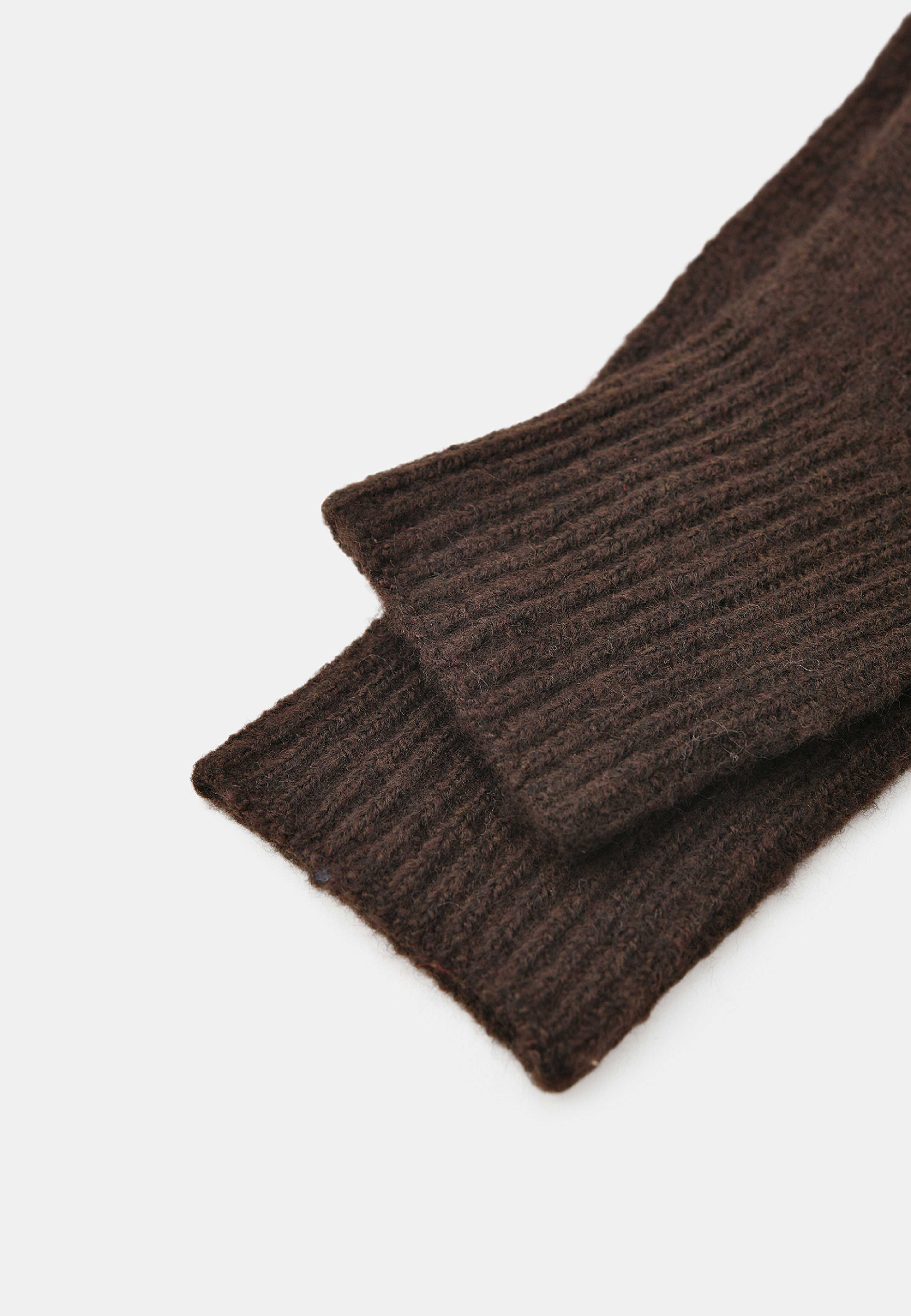 Fingervantar INA, från Å WOMAN, i färgen Dark Brown. Klicka för att öppna bilden i stort format