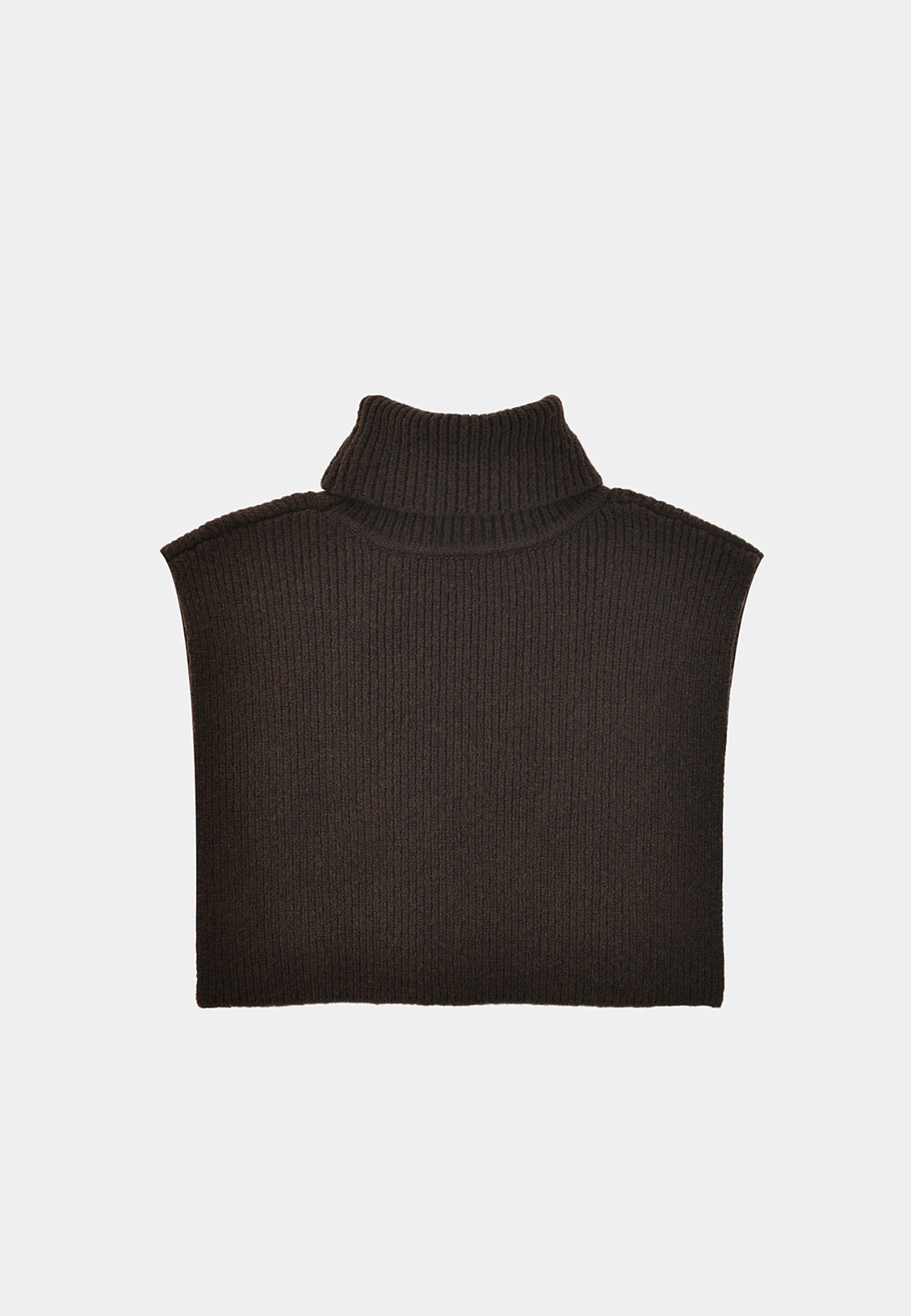 Fuskpolo INA, från Å WOMAN, i färgen Dark Brown. Klicka för att öppna bilden i stort format