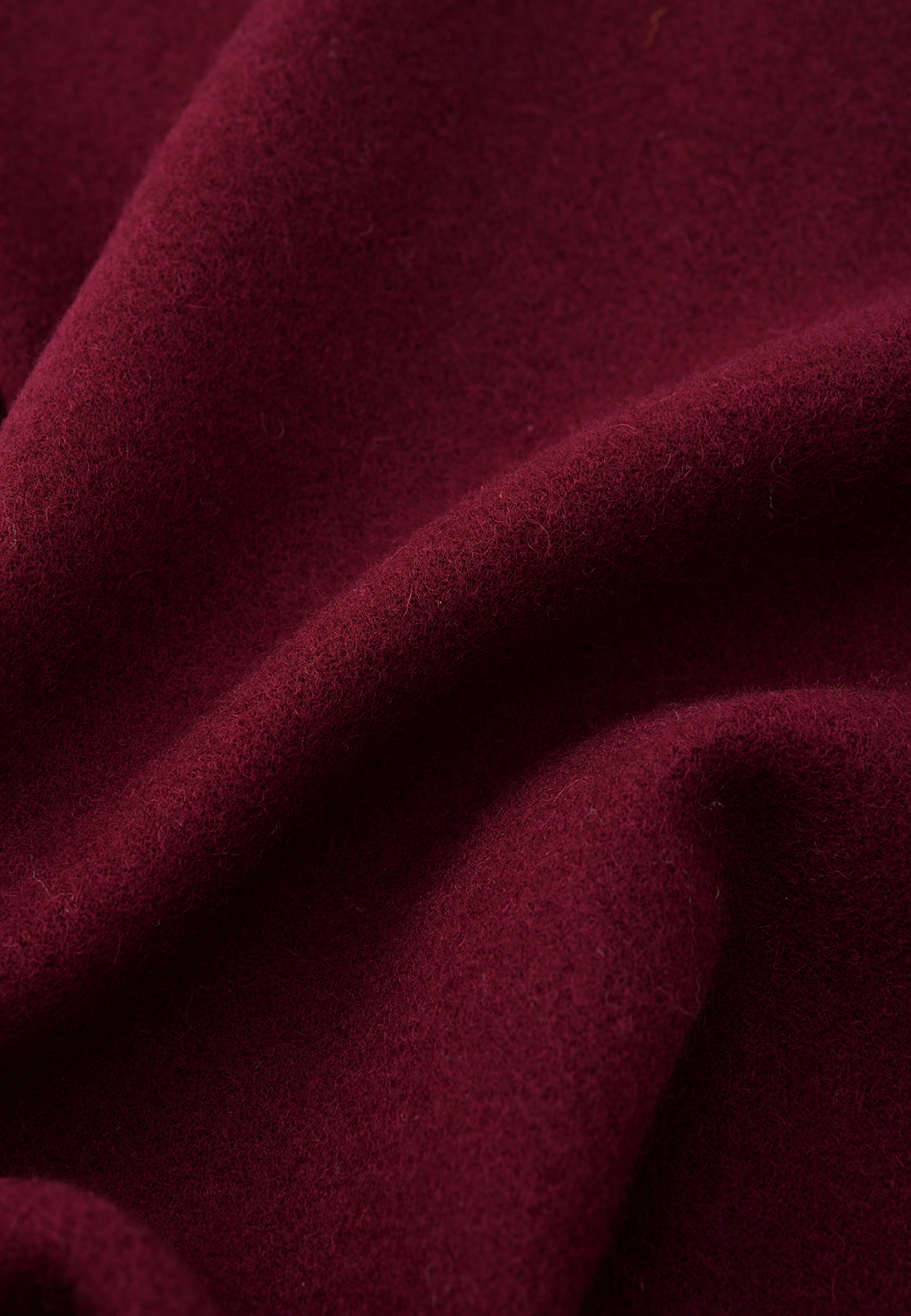Halsduk i ull FELICIA, från Wera, i färgen Wine Red. Klicka för att öppna bilden i stort format