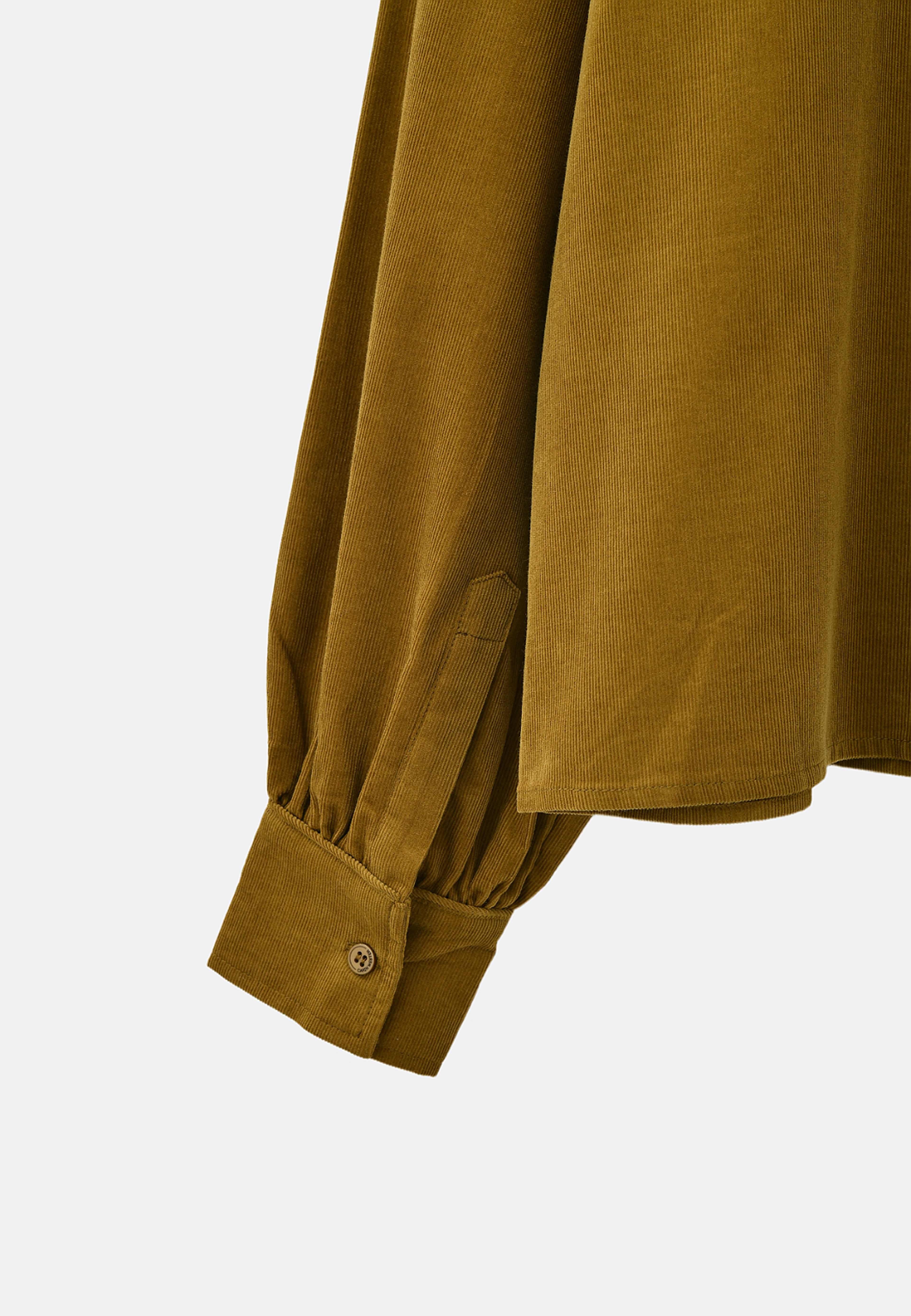 Manchesterblus AMELIE, från Carin Wester, i färgen Dark Olive. Klicka för att öppna bilden i stort format