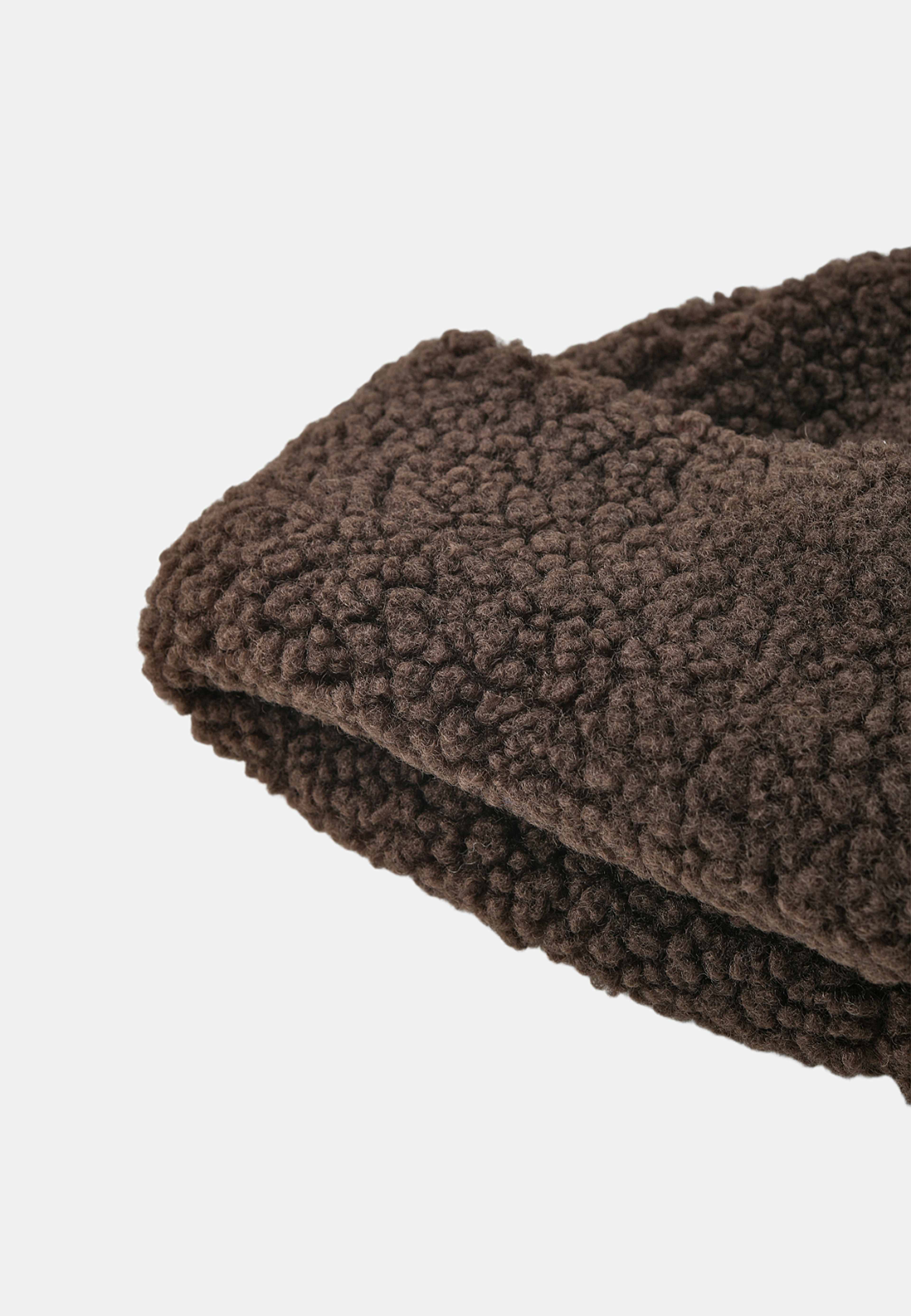 Mössa i pile BIRGITTA, från Carin Wester, i färgen Dark Brown. Klicka för att öppna bilden i stort format