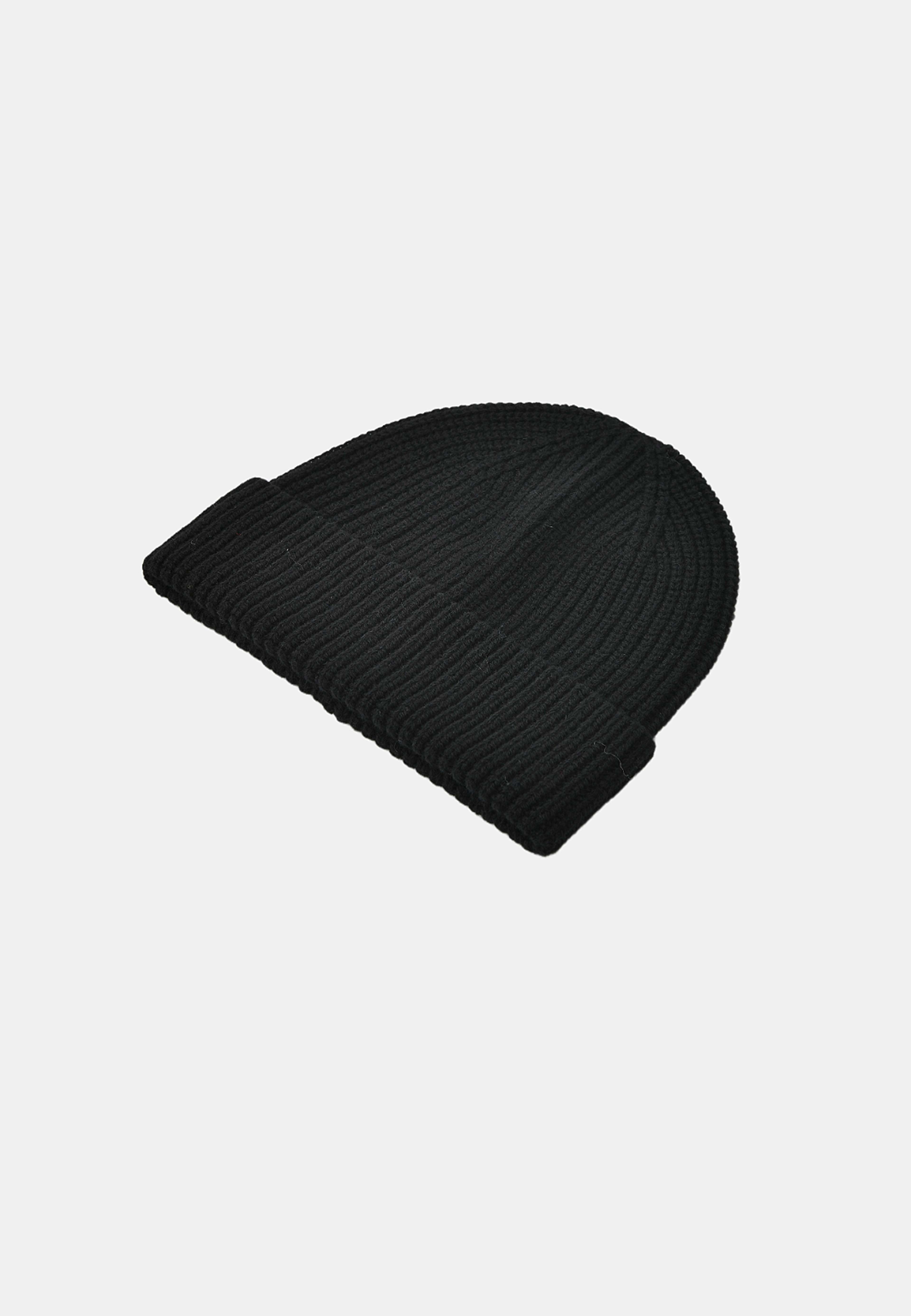 Ribbstickad mössa i ull TED, från NORVIE, i färgen Black. Klicka för att öppna bilden i stort format