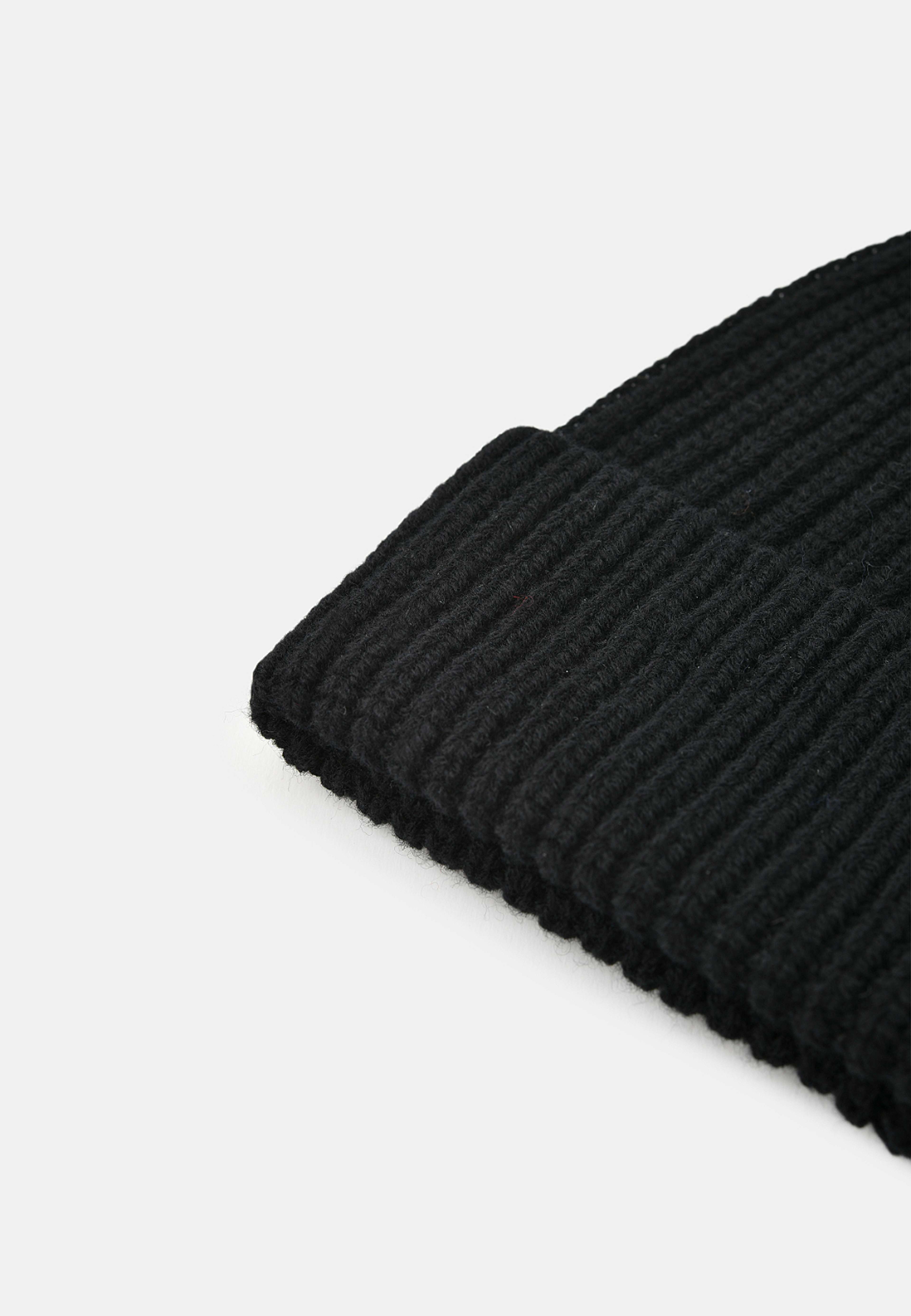 Ribbstickad mössa i ull TED, från NORVIE, i färgen Black. Klicka för att öppna bilden i stort format