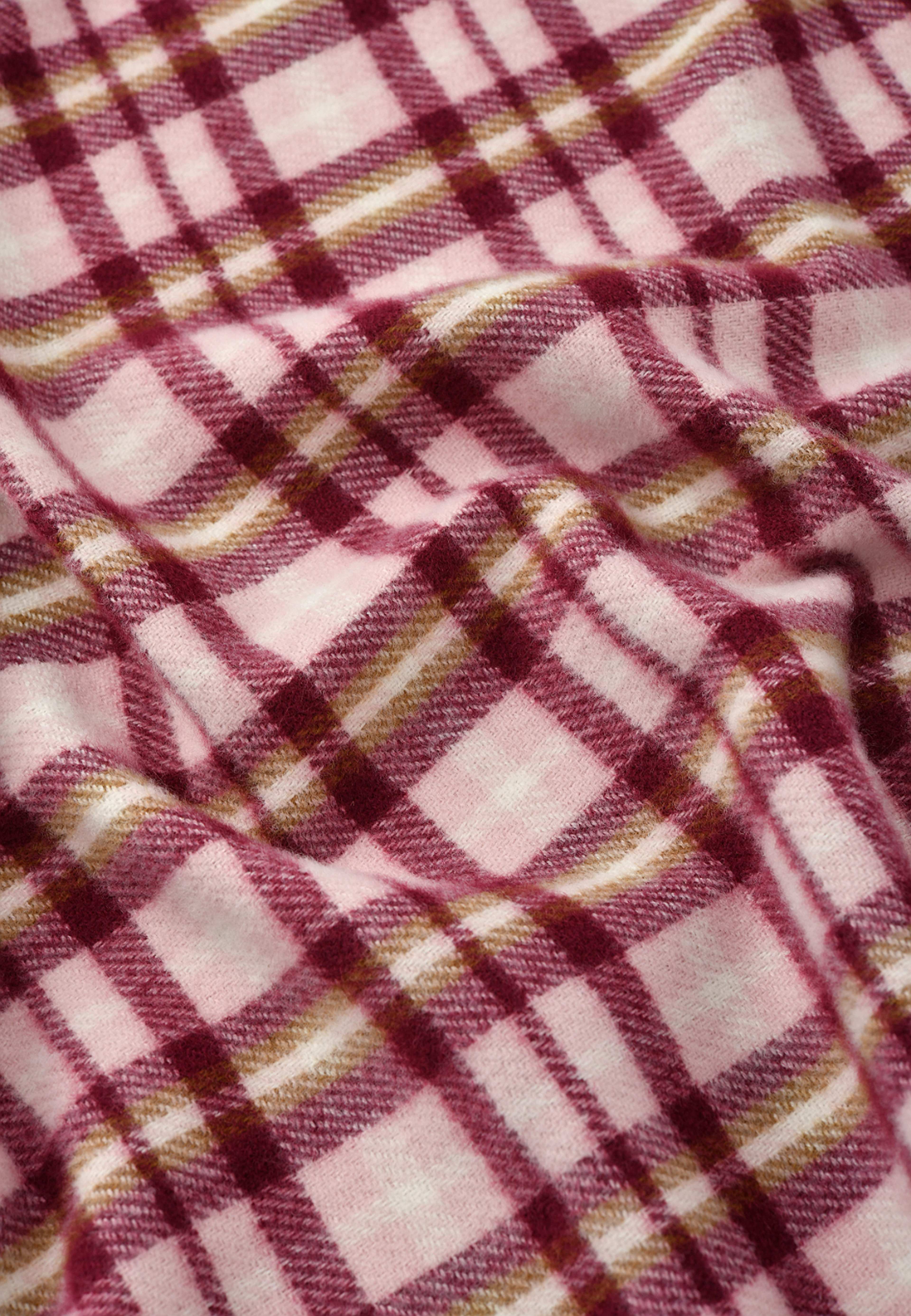 Halsduk med fransar ELLA, från Å WOMAN, i färgen Light Pink. Klicka för att öppna bilden i stort format