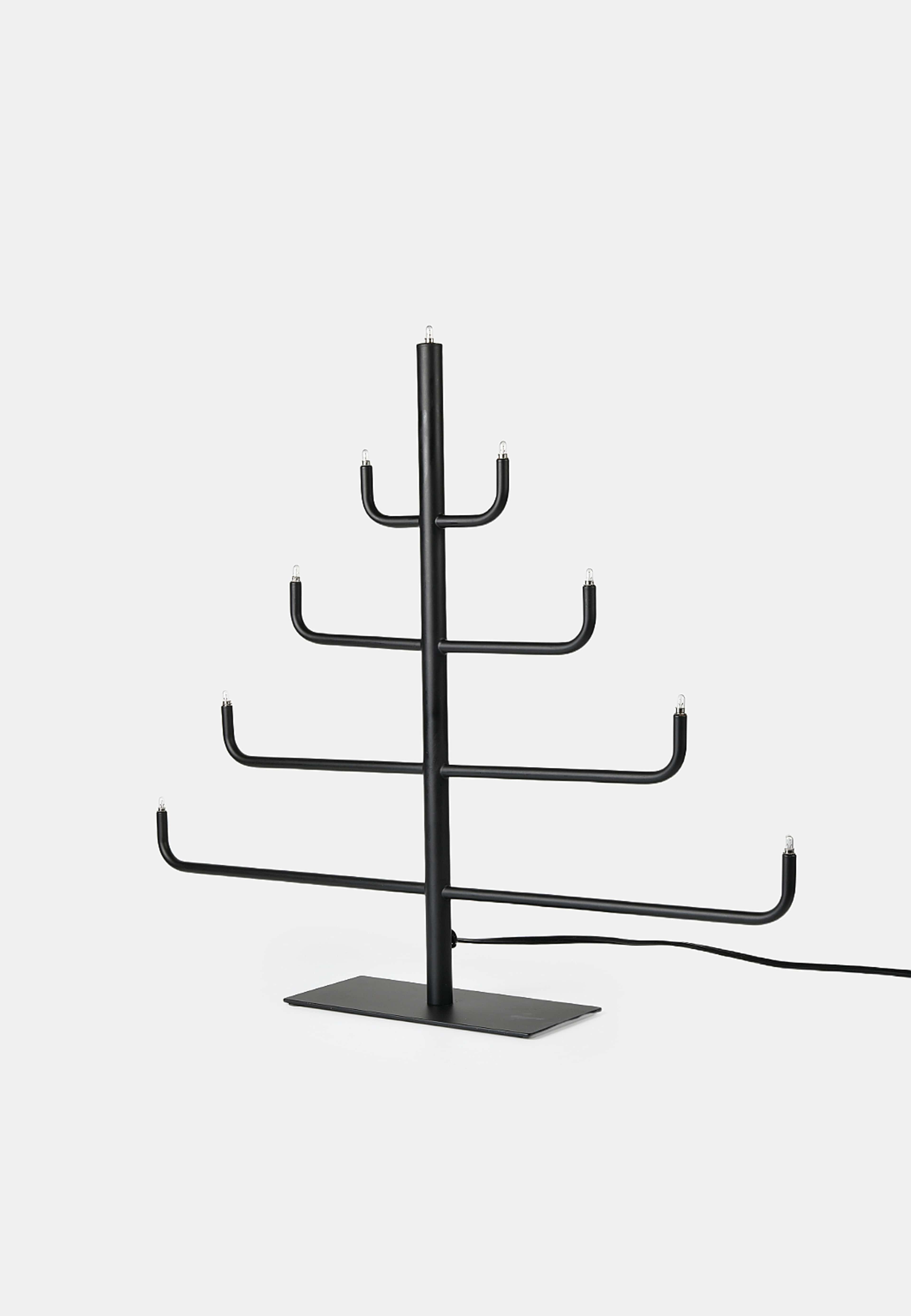 Adventsljusstake LUMI 9 ljus, från Åhléns Home, i färgen Black. Klicka för att öppna bilden i stort format