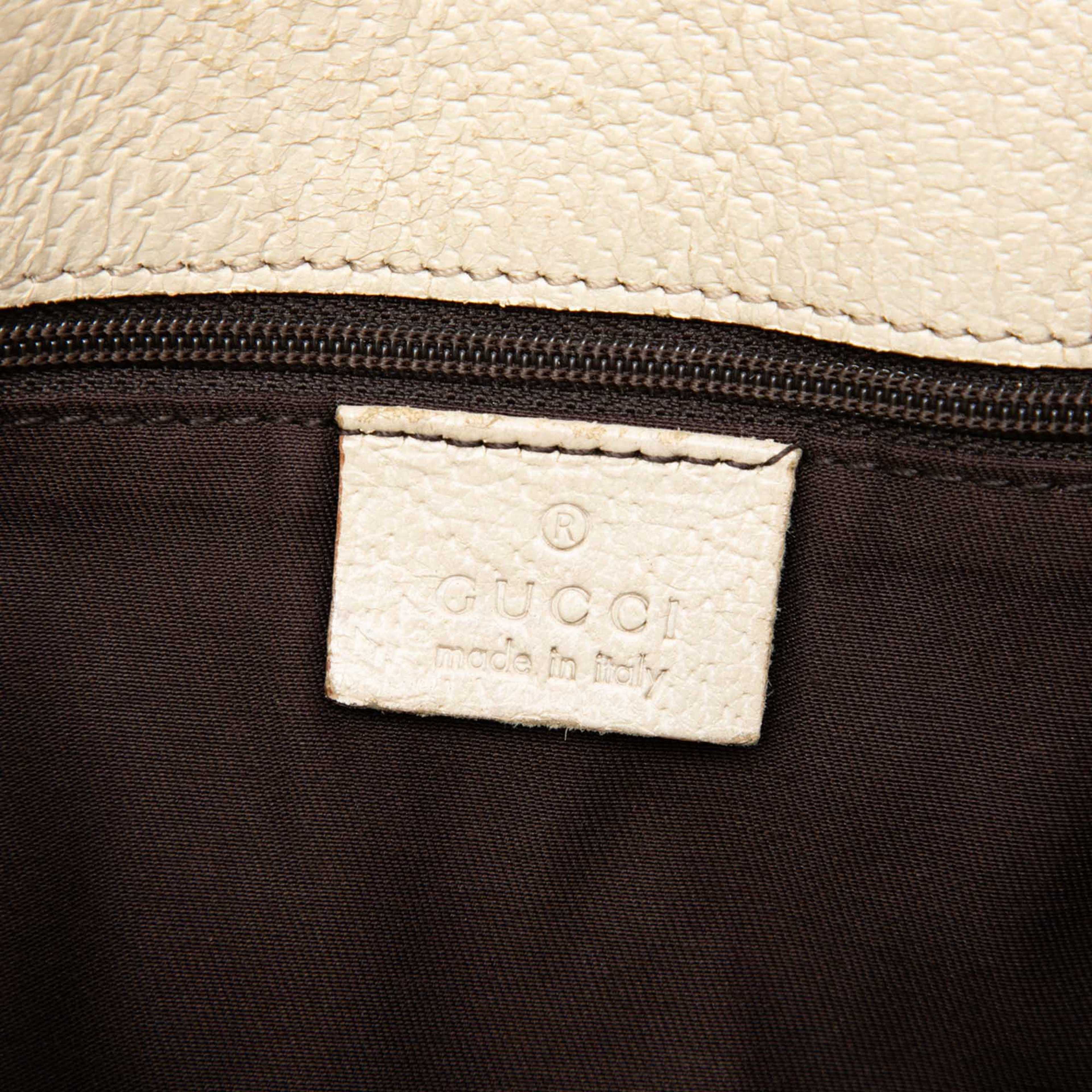 Gucci Gg Canvas Eclipse Crossbody, från Luxclusif, i färgen beige. Klicka för att öppna bilden i stort format