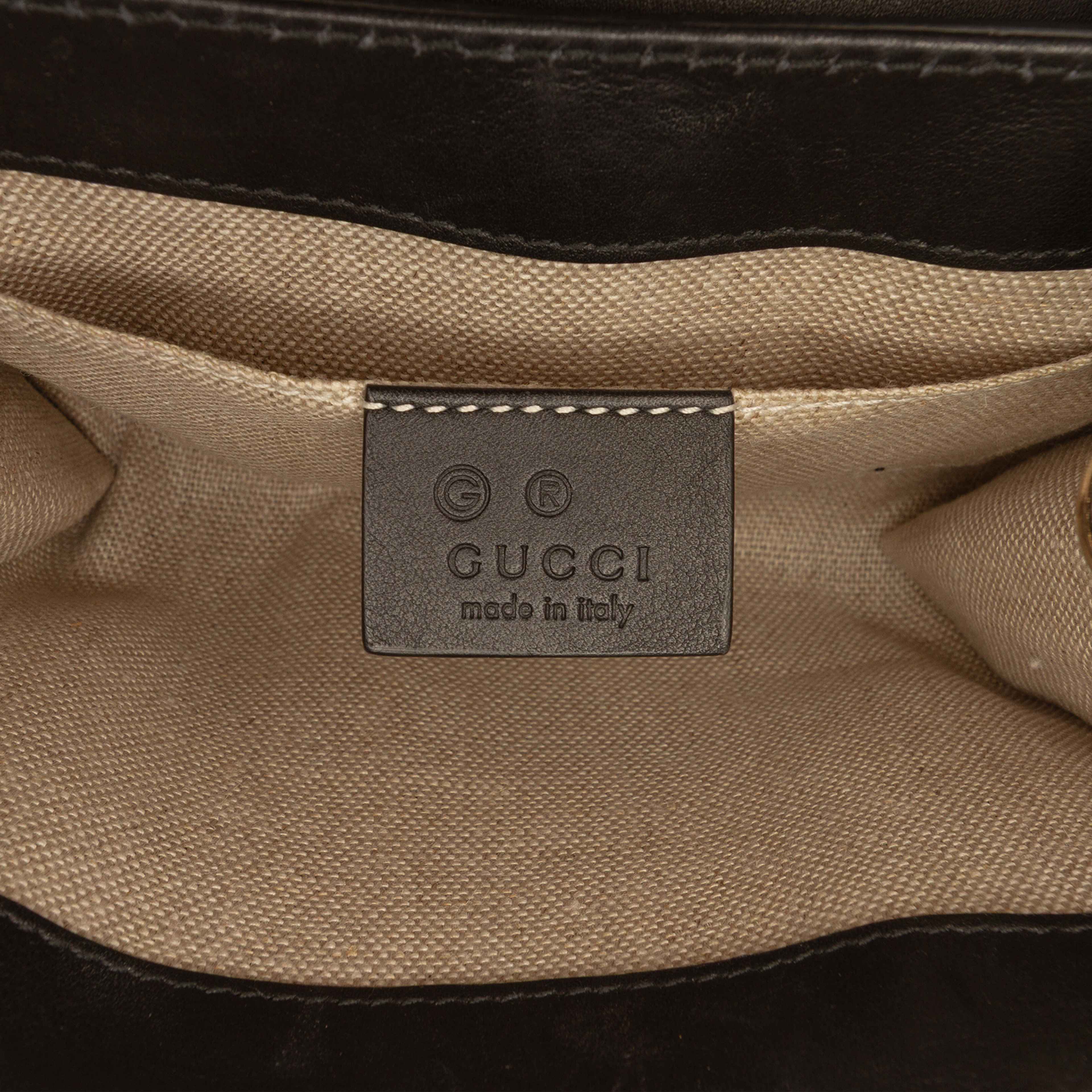 Gucci Mini Microguccissima Emily Crossbody, från Luxclusif, i färgen black. Klicka för att öppna bilden i stort format