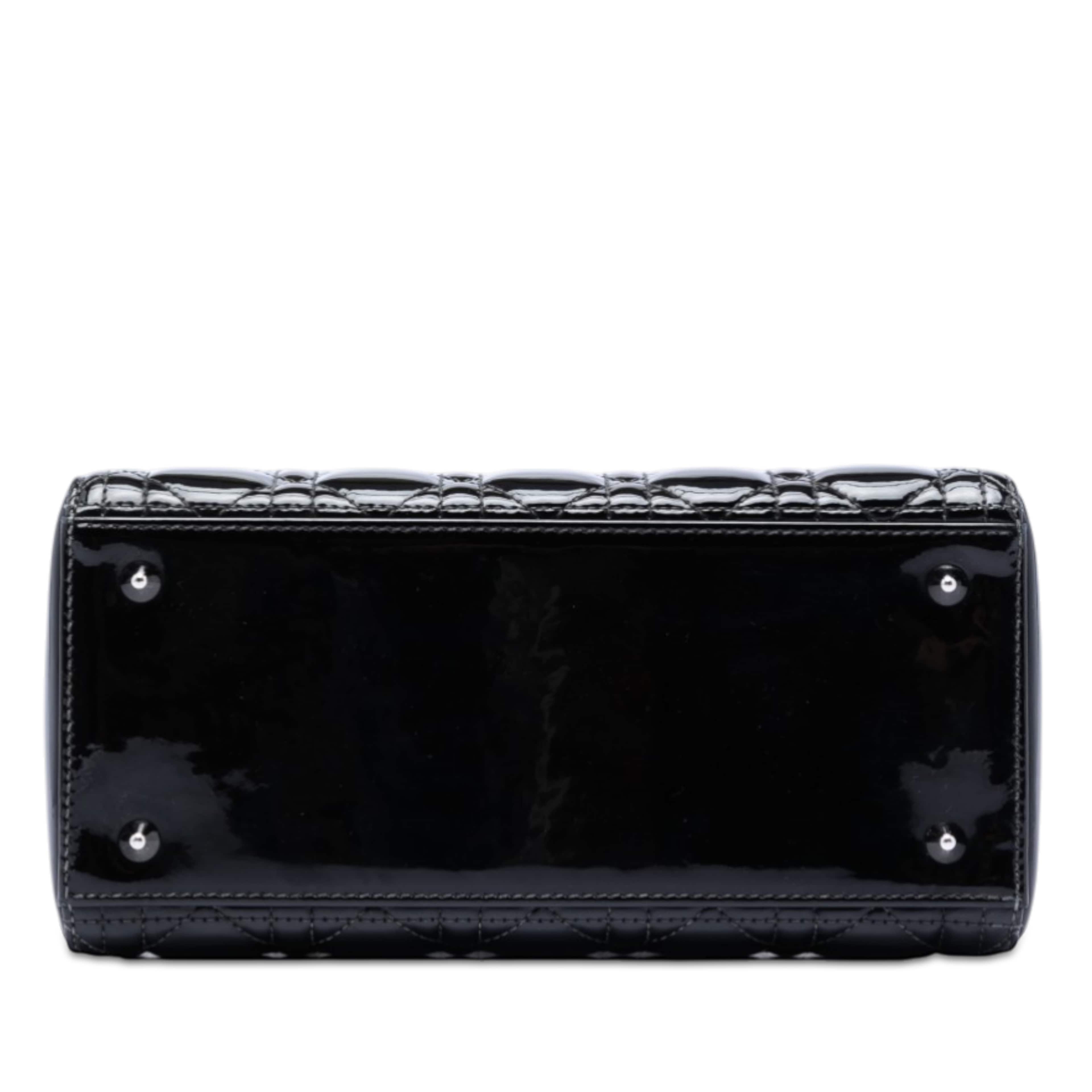 Dior Medium Patent Cannage Lady Dior, från Luxclusif, i färgen black. Klicka för att öppna bilden i stort format