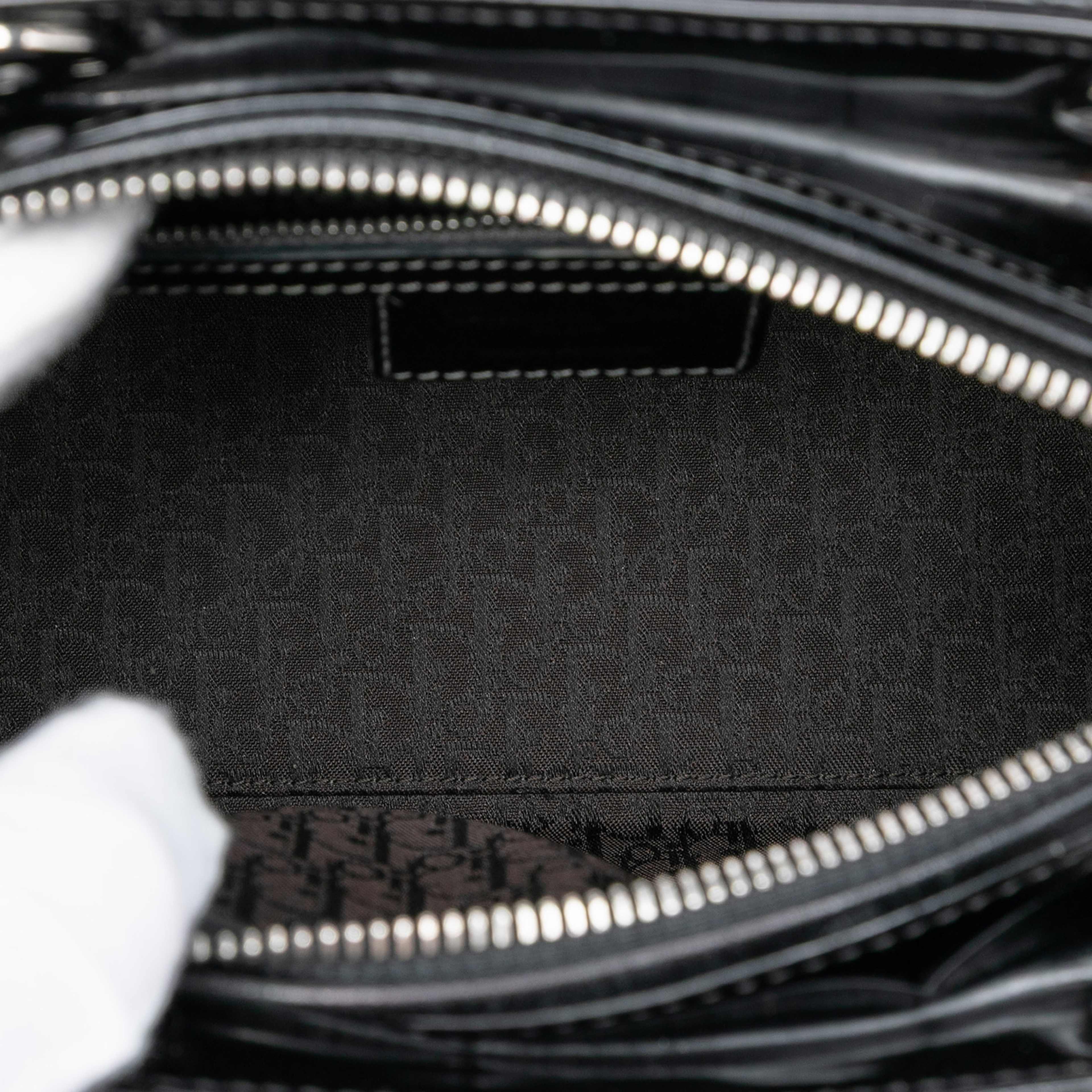 Dior Medium Patent Cannage Lady Dior, från Luxclusif, i färgen black. Klicka för att öppna bilden i stort format