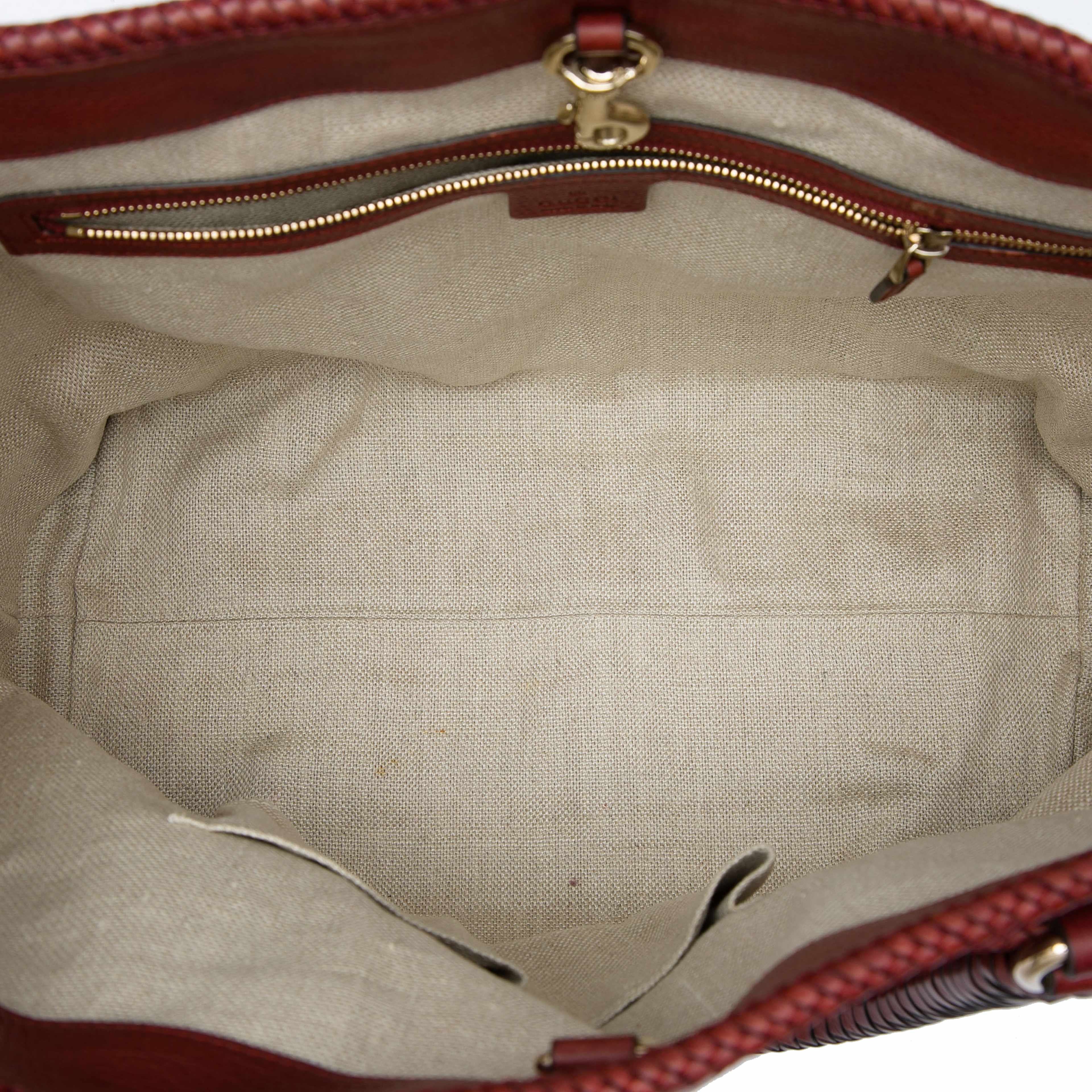 Gucci Calfskin Marrakech Tote, från Luxclusif, i färgen röd. Klicka för att öppna bilden i stort format