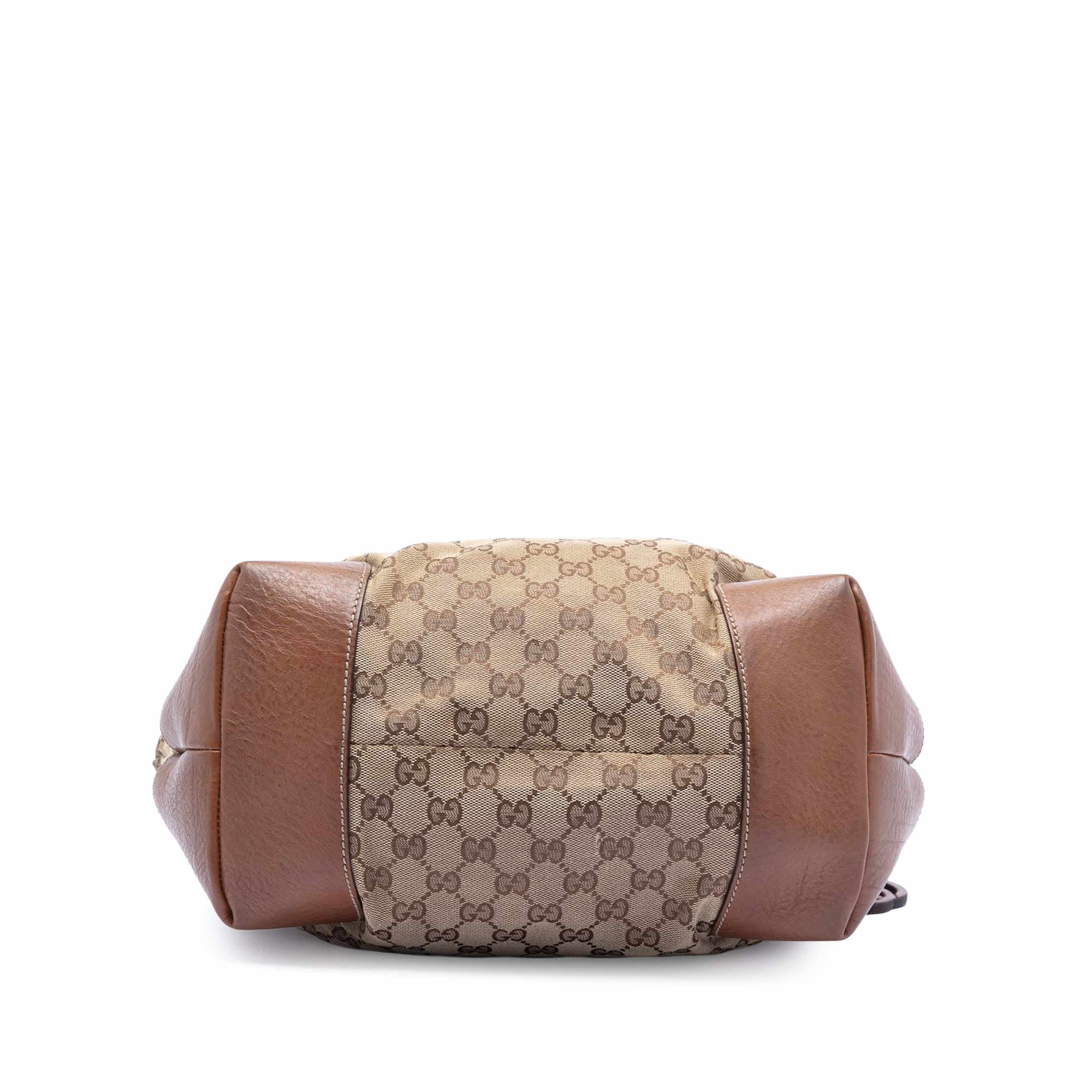 Gucci Large Gg Canvas Gg Charm Tote, från Luxclusif, i färgen beige. Klicka för att öppna bilden i stort format