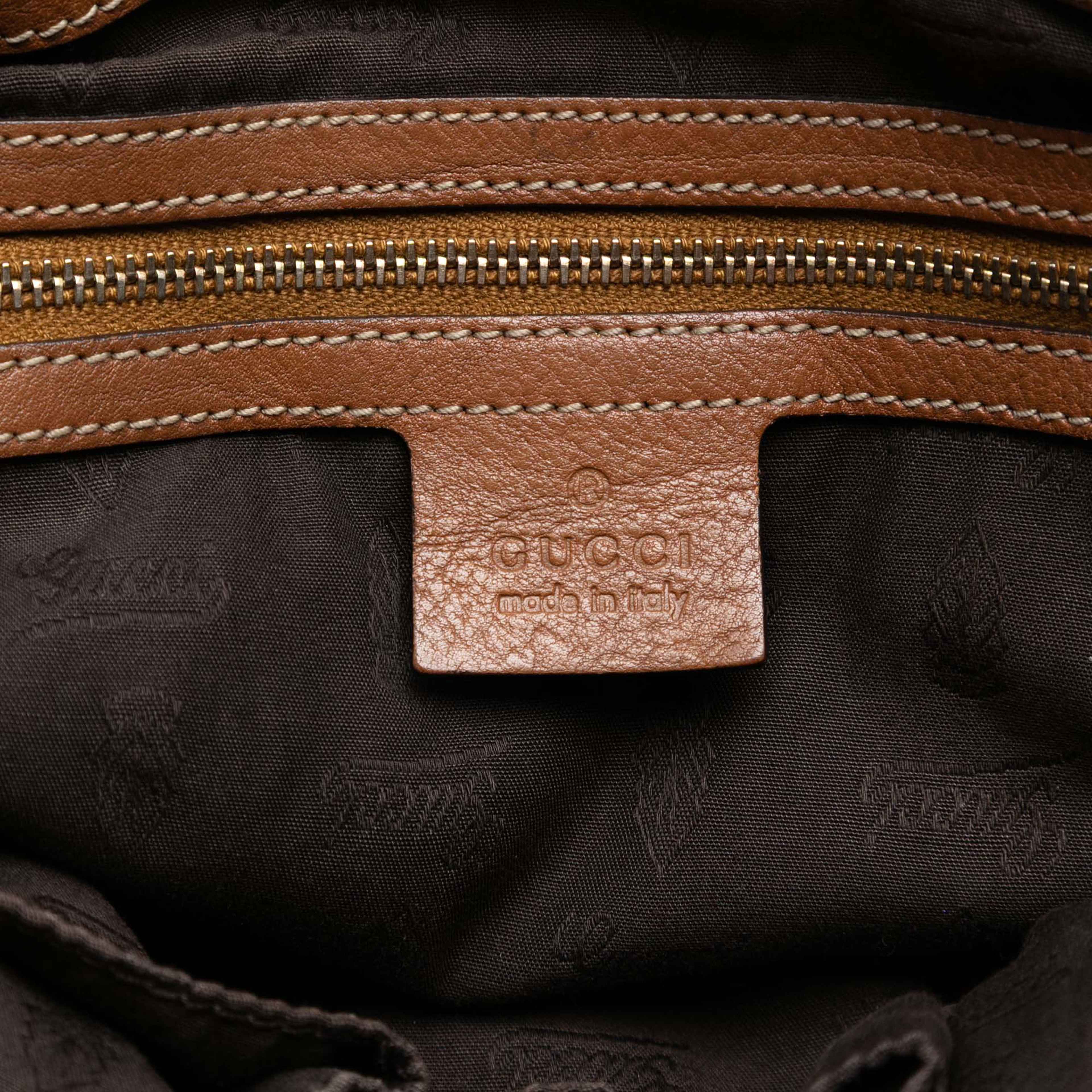 Gucci Large Gg Canvas Gg Charm Tote, från Luxclusif, i färgen beige. Klicka för att öppna bilden i stort format