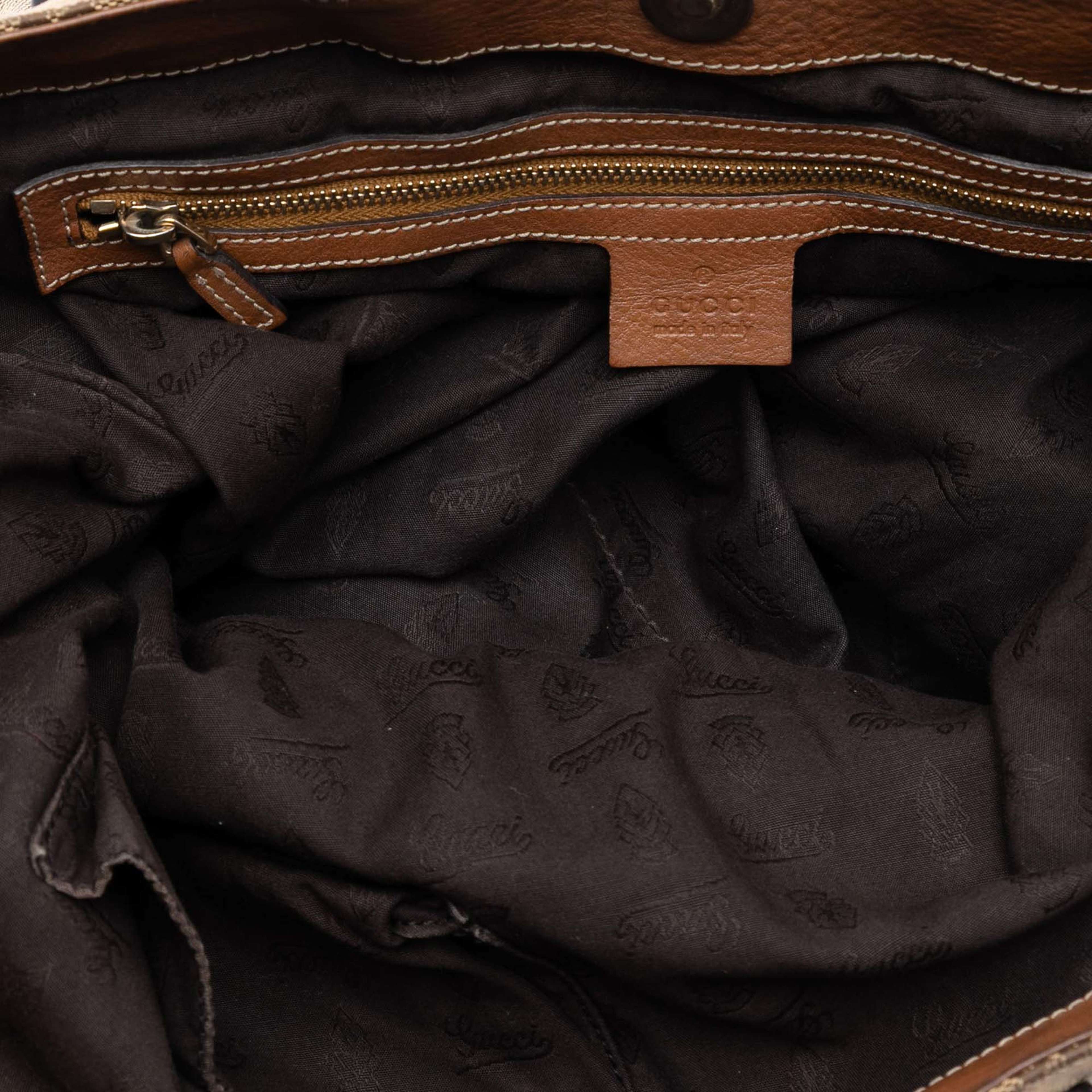 Gucci Large Gg Canvas Gg Charm Tote, från Luxclusif, i färgen beige. Klicka för att öppna bilden i stort format