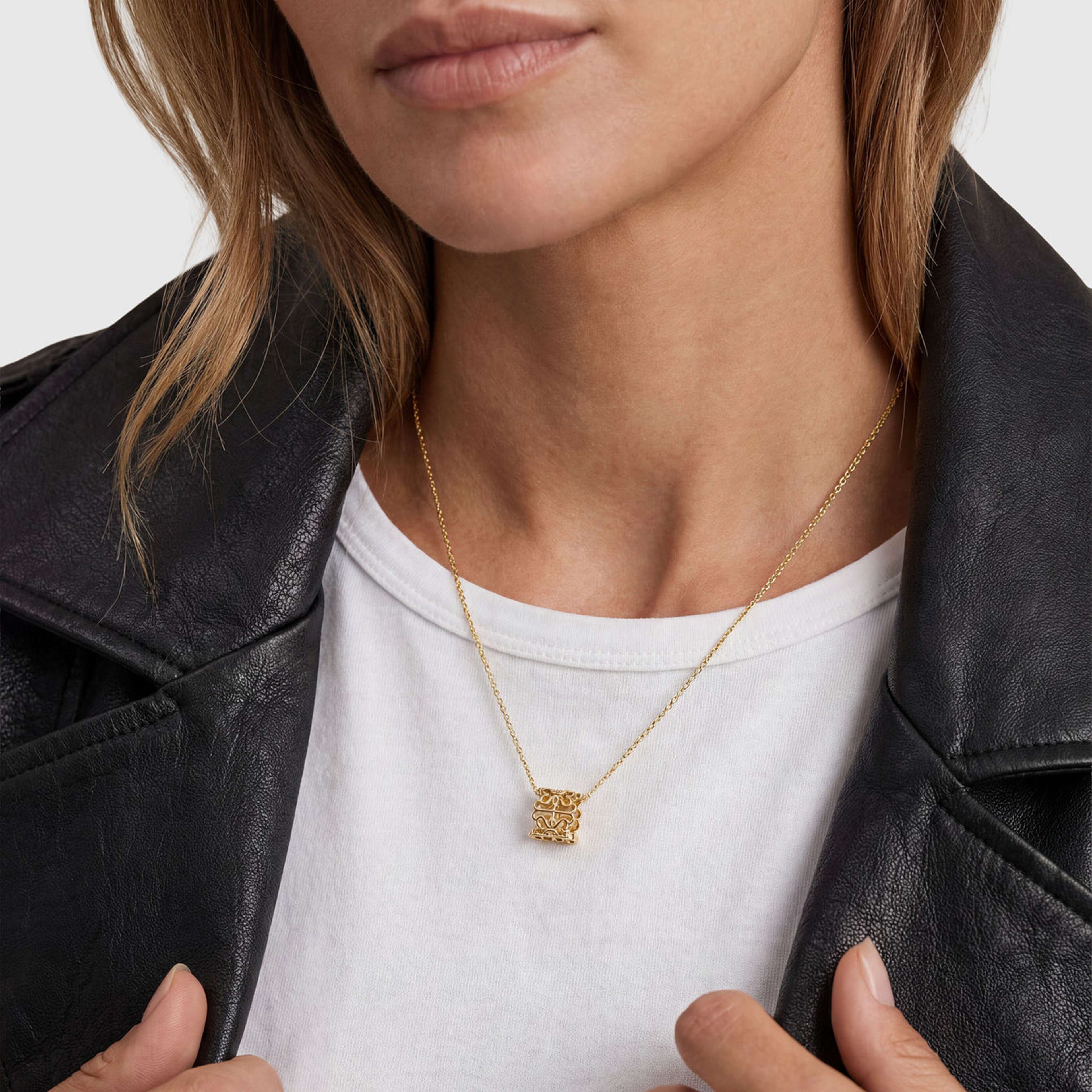 Icona Necklace, från Sif Jakobs Jewellery, i färgen gold. Klicka för att öppna bilden i stort format