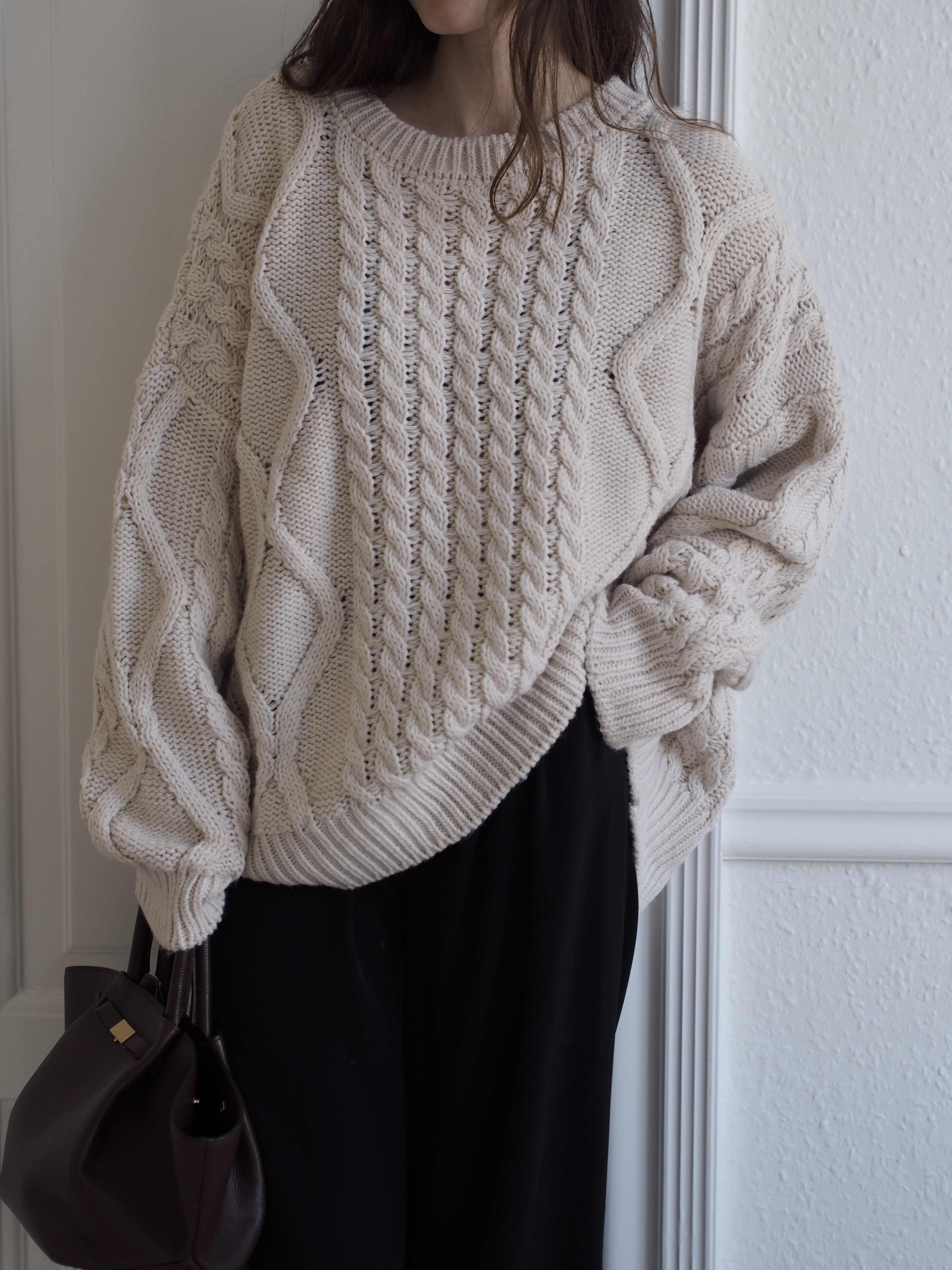 Carla, O-neck Oversized Knit - Off White, från Tiffany, i färgen off white. Klicka för att öppna bilden i stort format