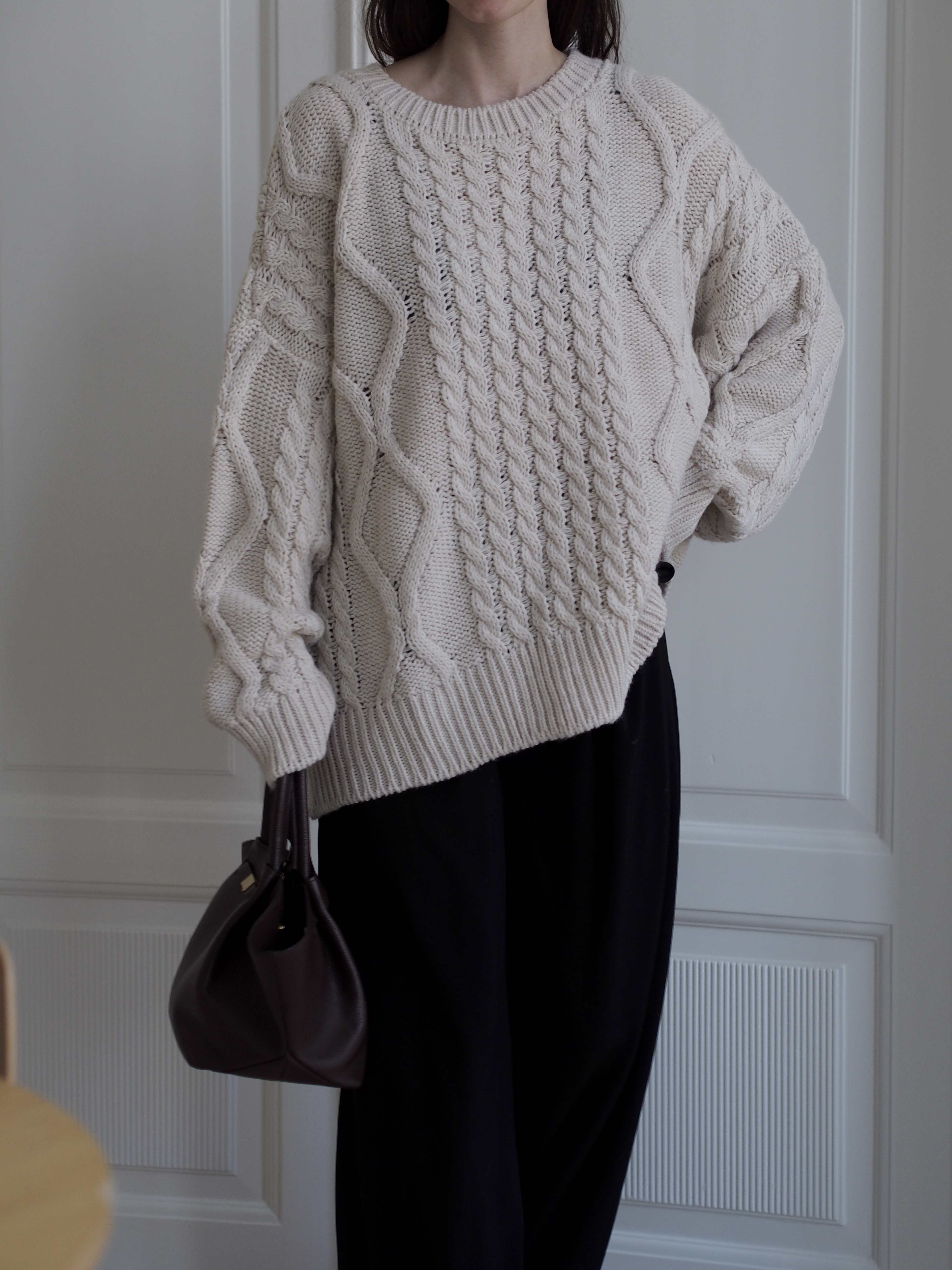 Carla, O-neck Oversized Knit - Off White, från Tiffany, i färgen off white. Klicka för att öppna bilden i stort format